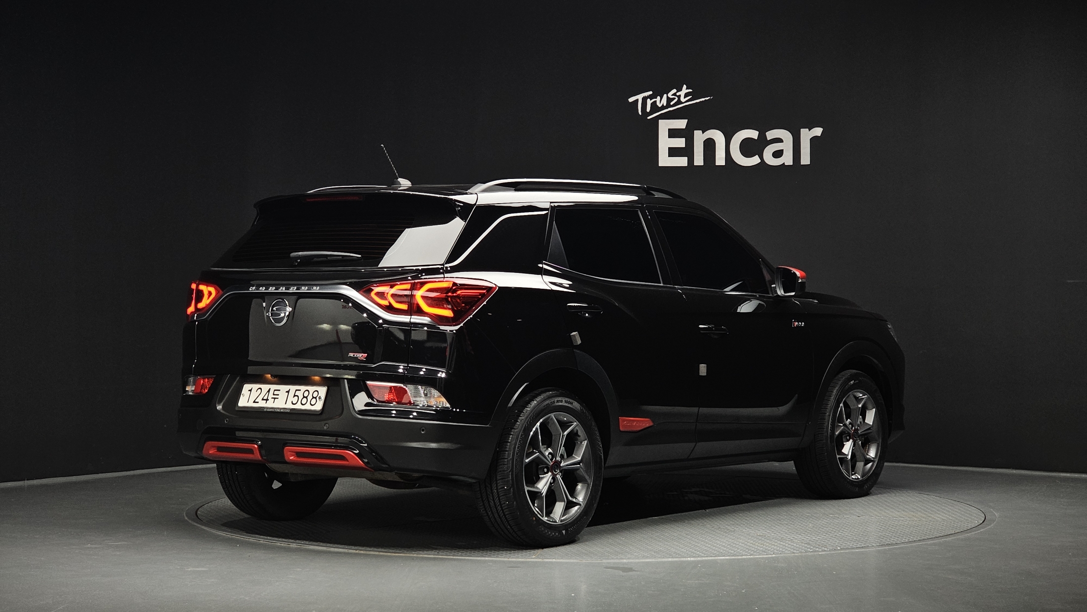 SSANGYONG KORANDO photo 2