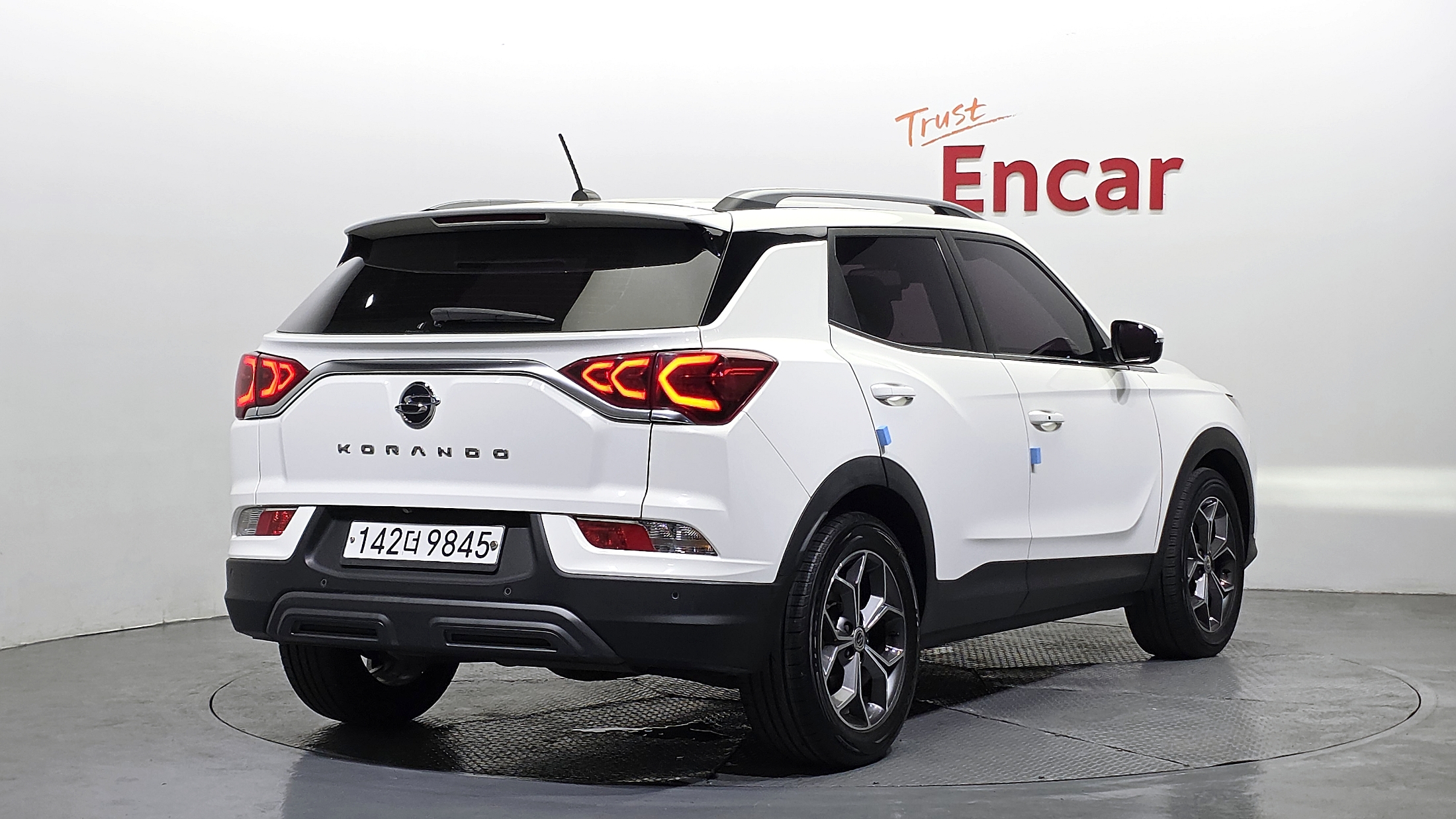 SSANGYONG KORANDO photo 2