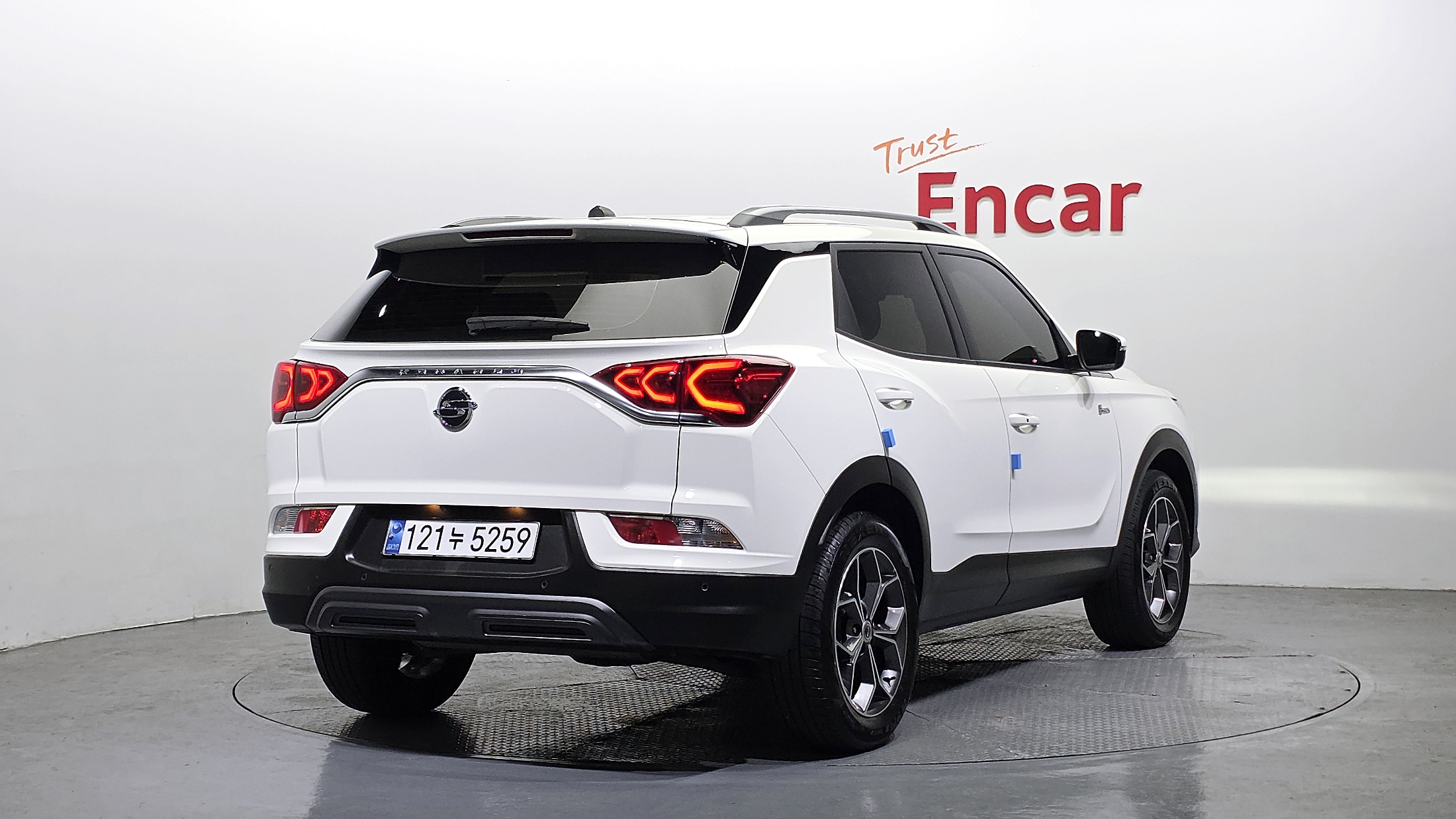 SSANGYONG KORANDO photo 2