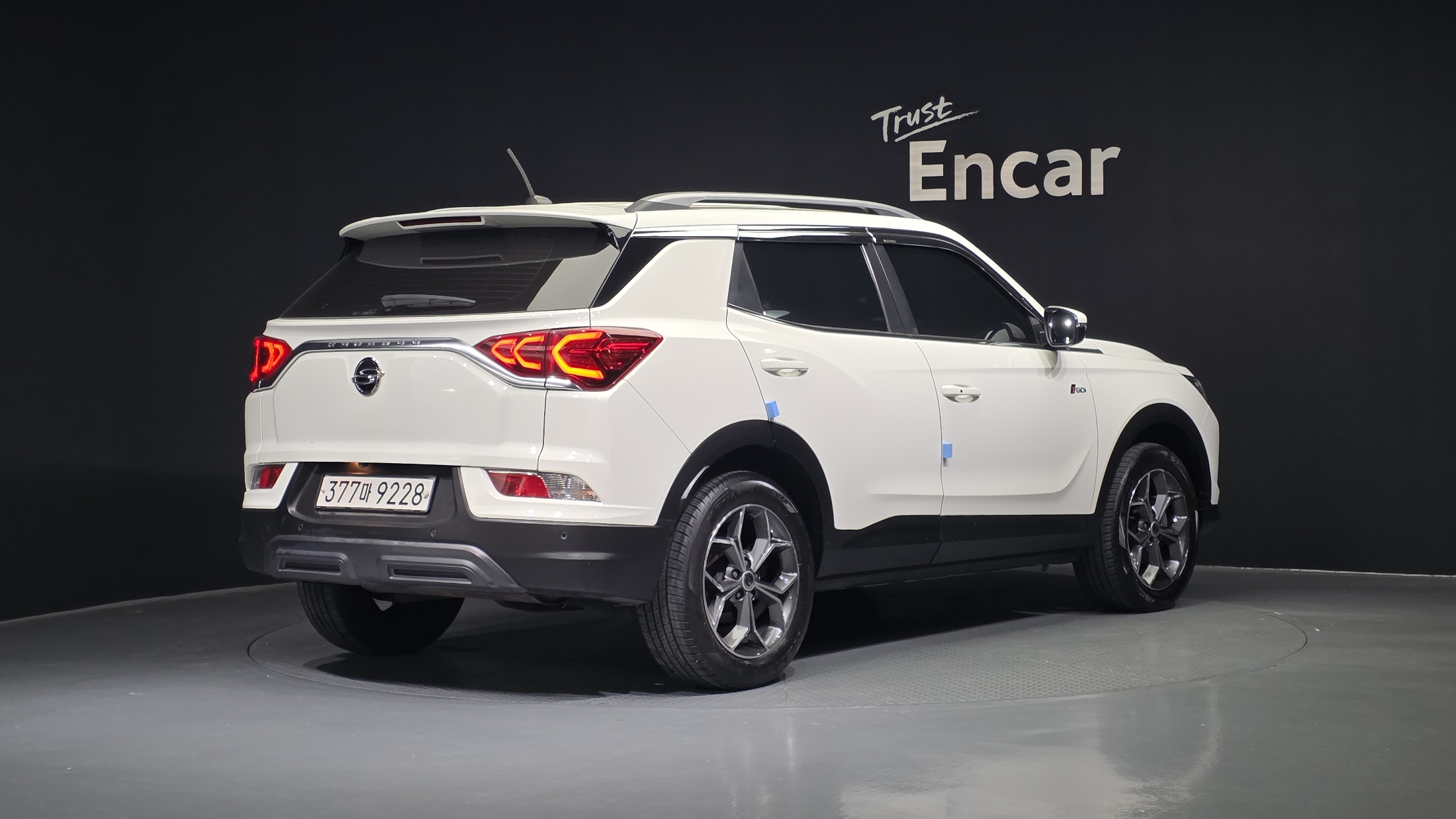 SSANGYONG KORANDO photo 2