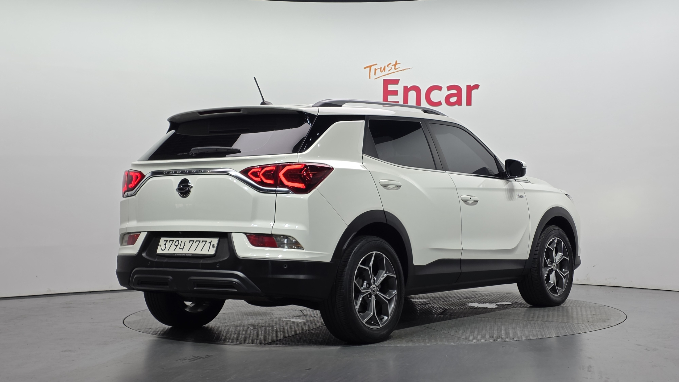 SSANGYONG KORANDO photo 2