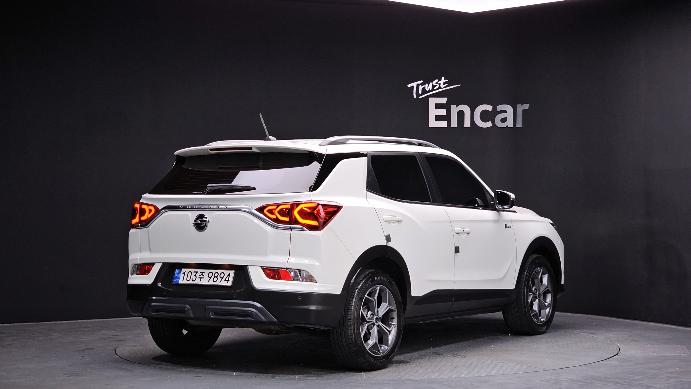SSANGYONG KORANDO photo 2