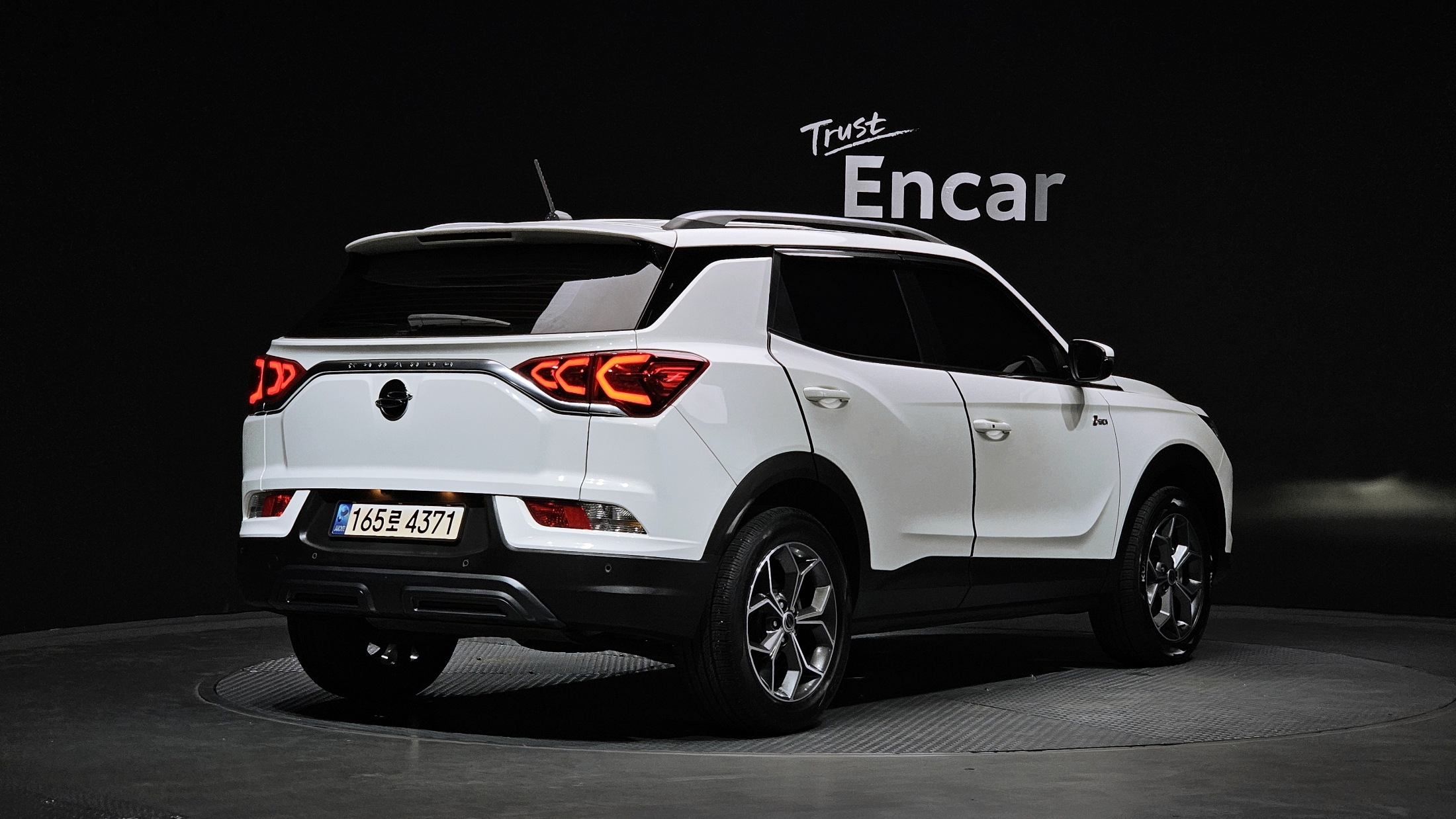 SSANGYONG KORANDO photo 2
