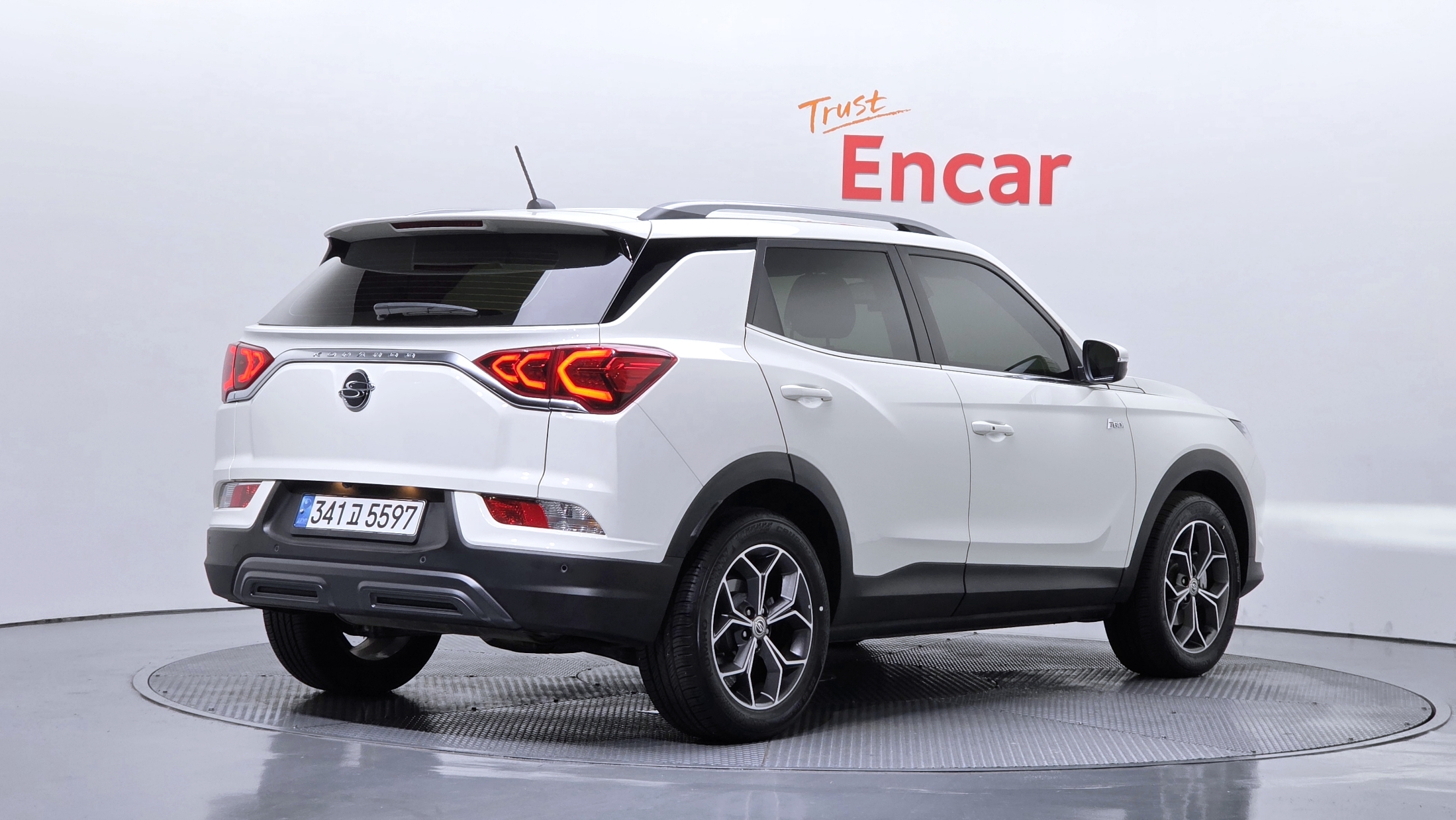 SSANGYONG KORANDO photo 2