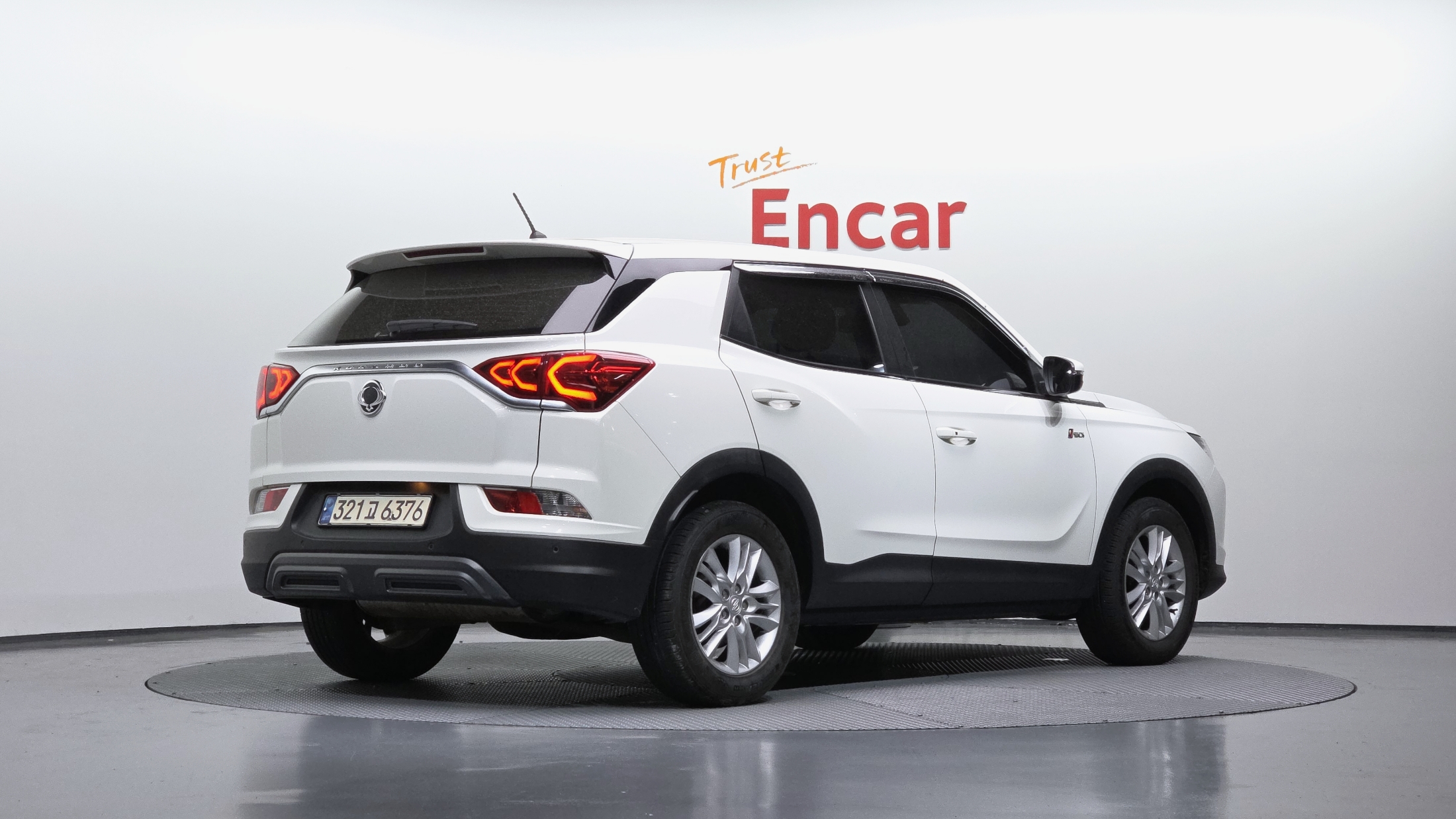 SSANGYONG KORANDO photo 2