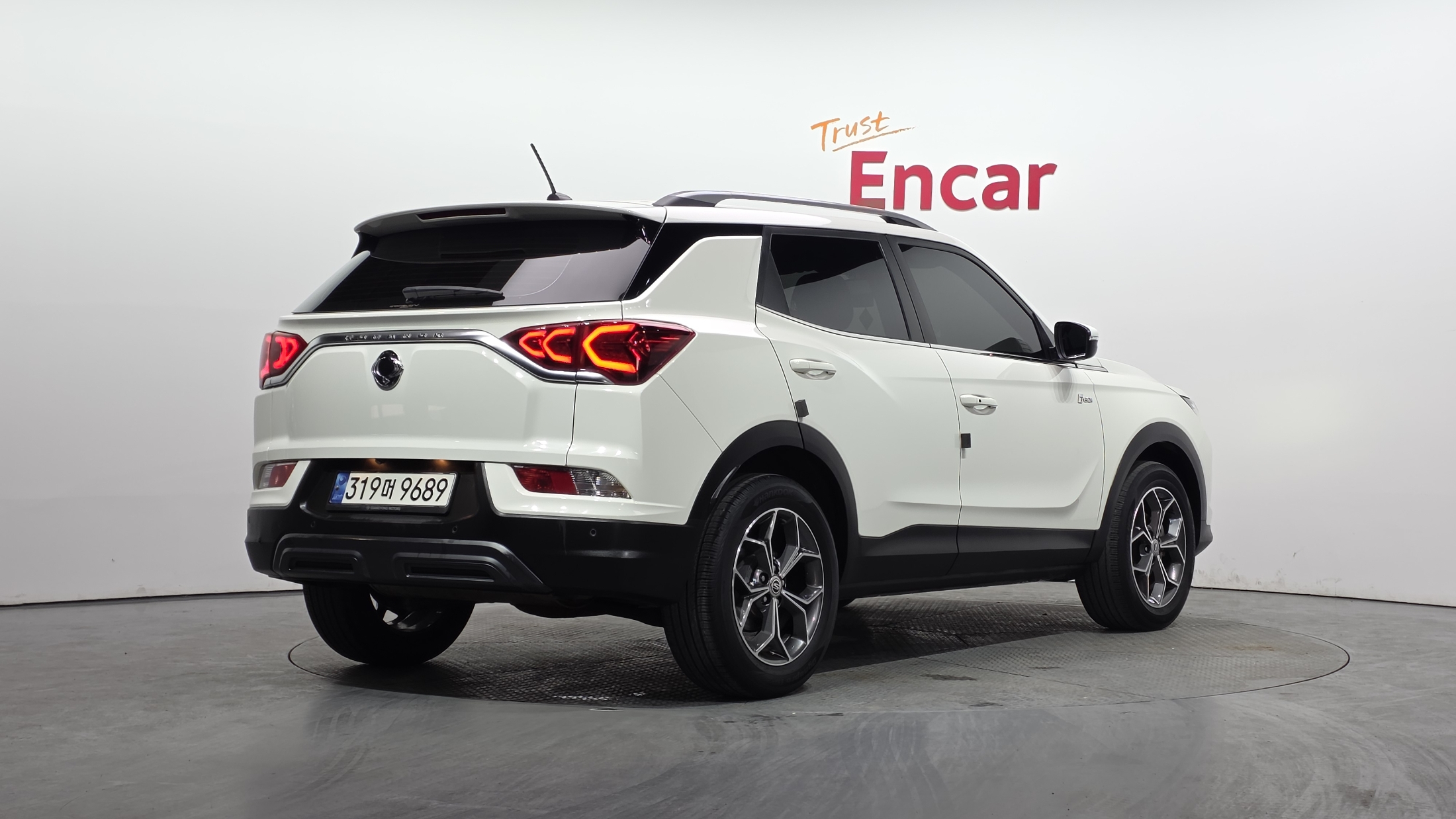 SSANGYONG KORANDO photo 2