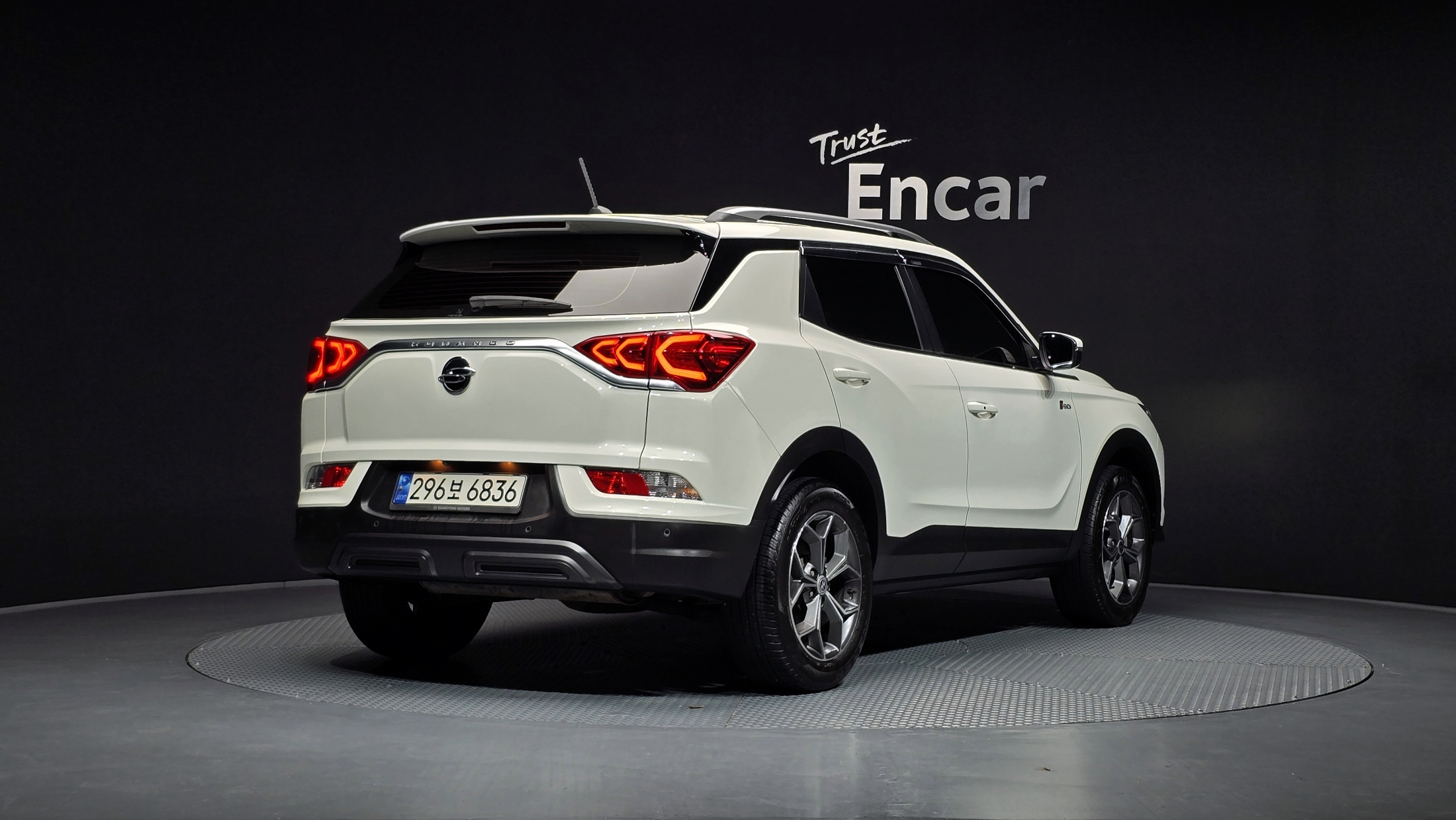 SSANGYONG KORANDO photo 2