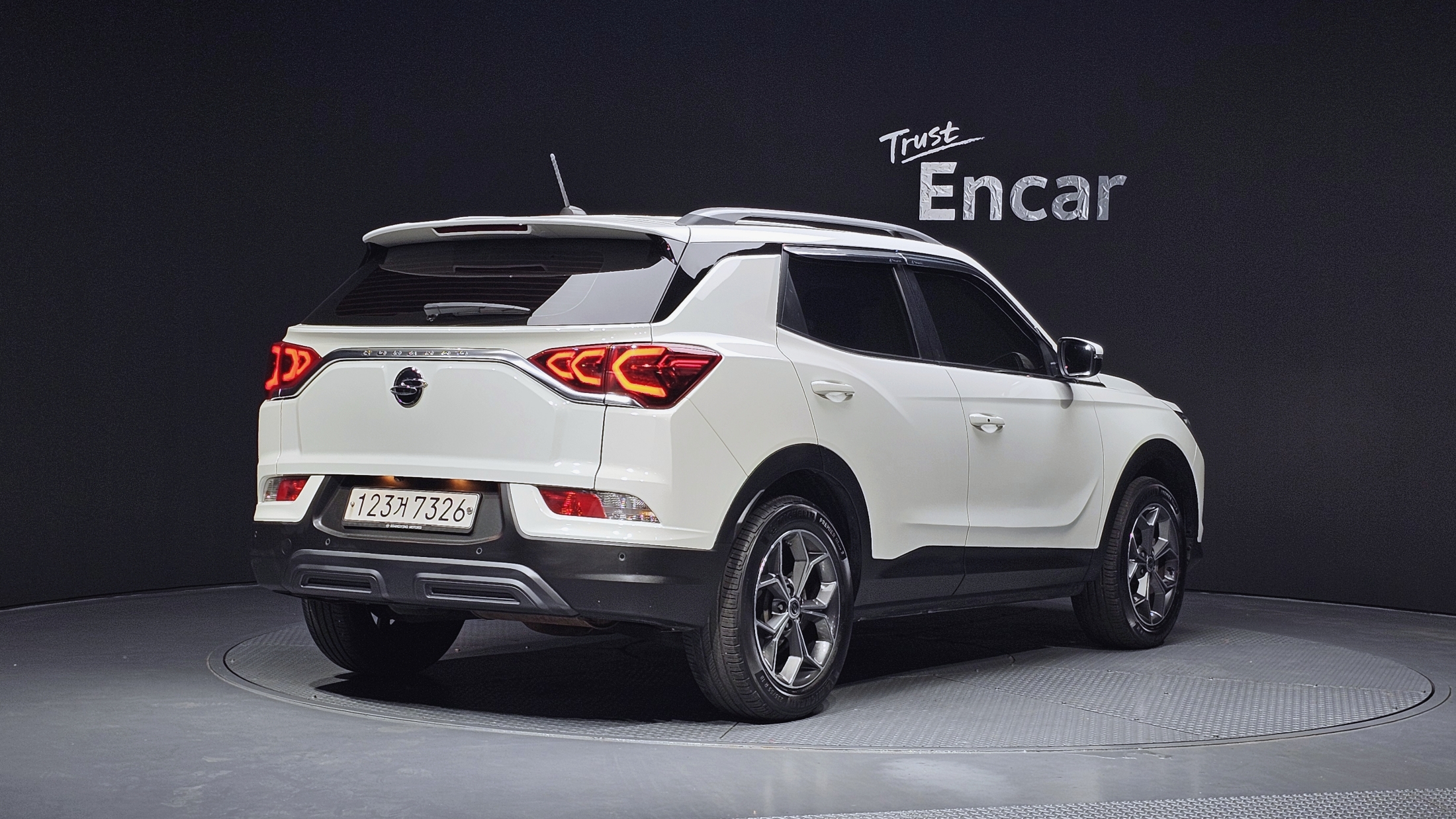 SSANGYONG KORANDO photo 2