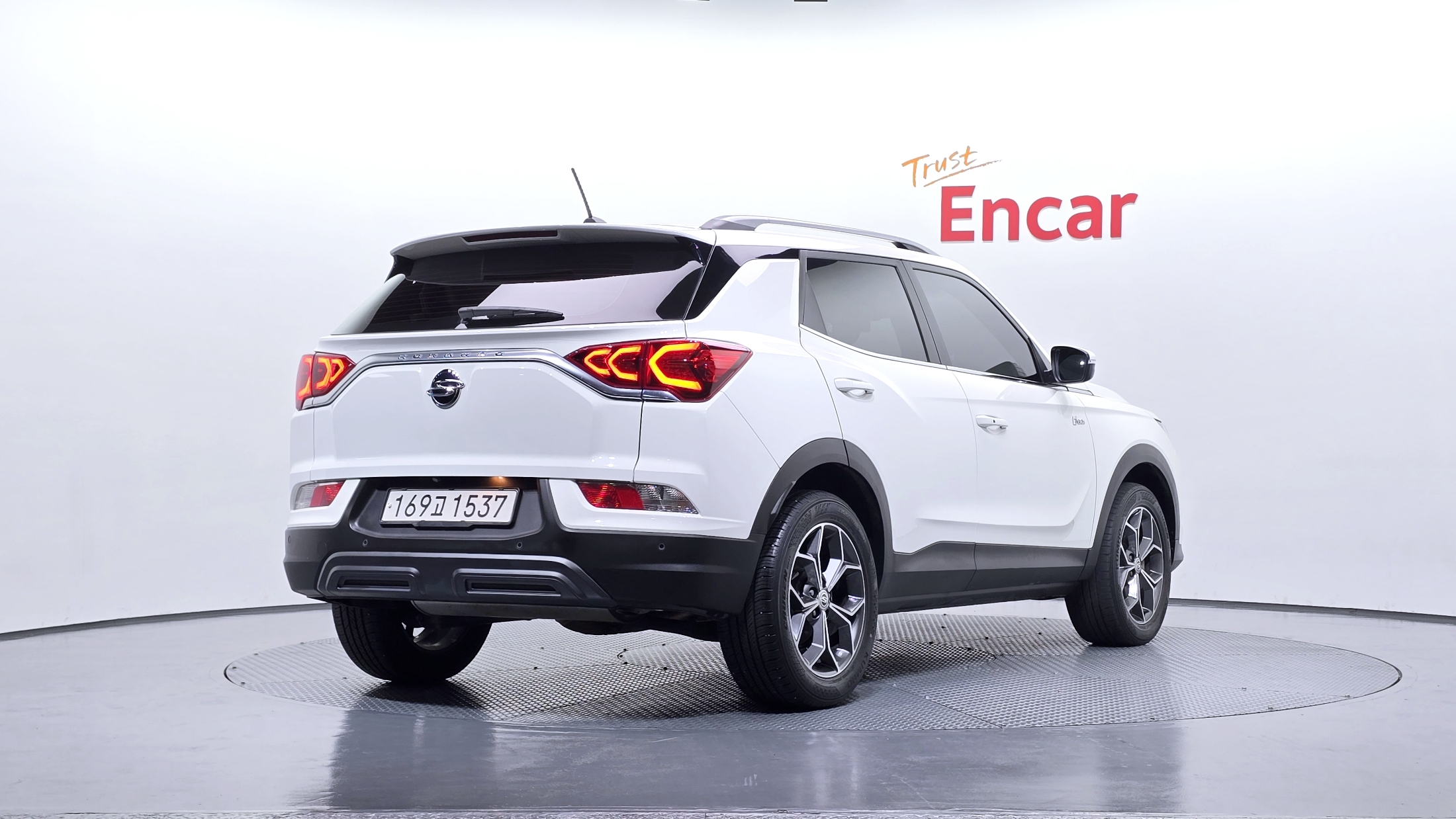 SSANGYONG KORANDO photo 2