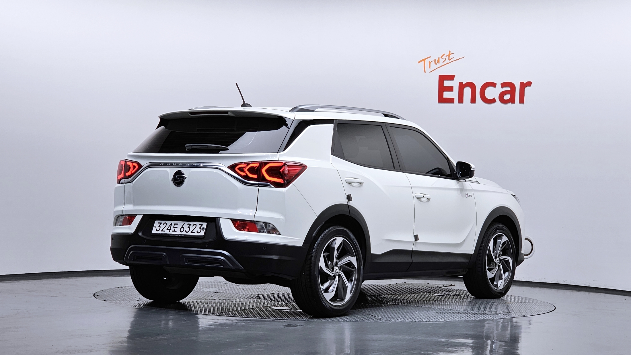 SSANGYONG KORANDO photo 2