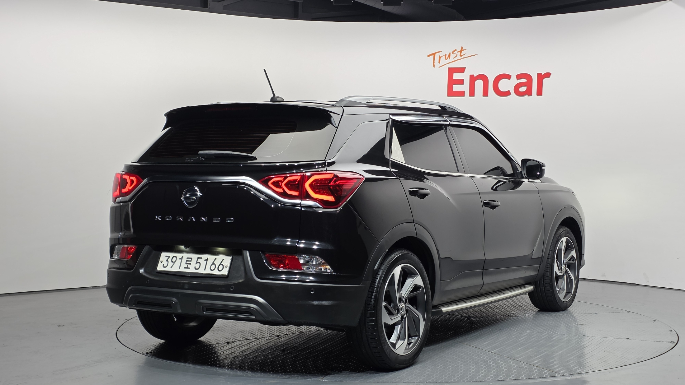 SSANGYONG KORANDO photo 2