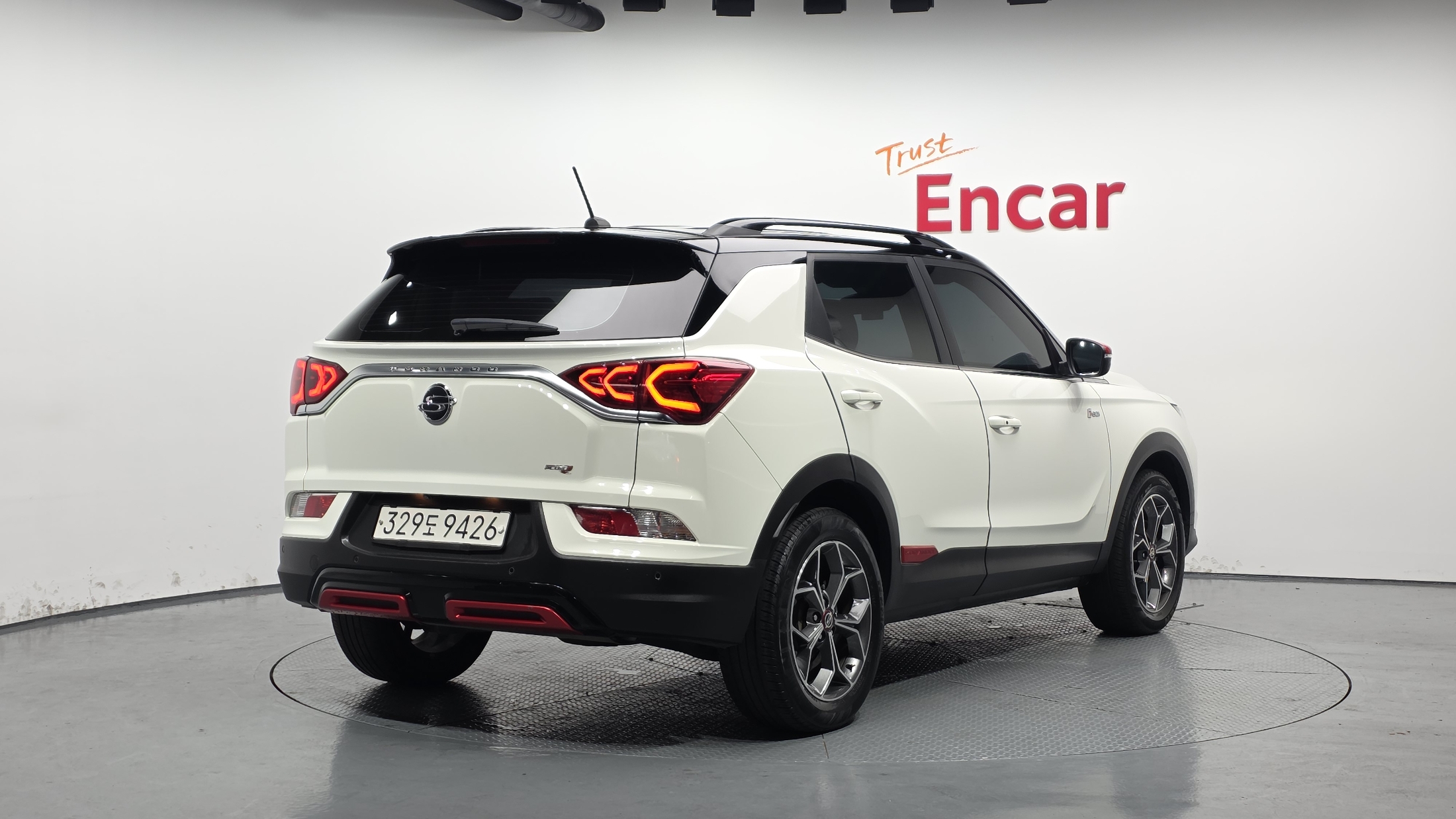 SSANGYONG KORANDO photo 2