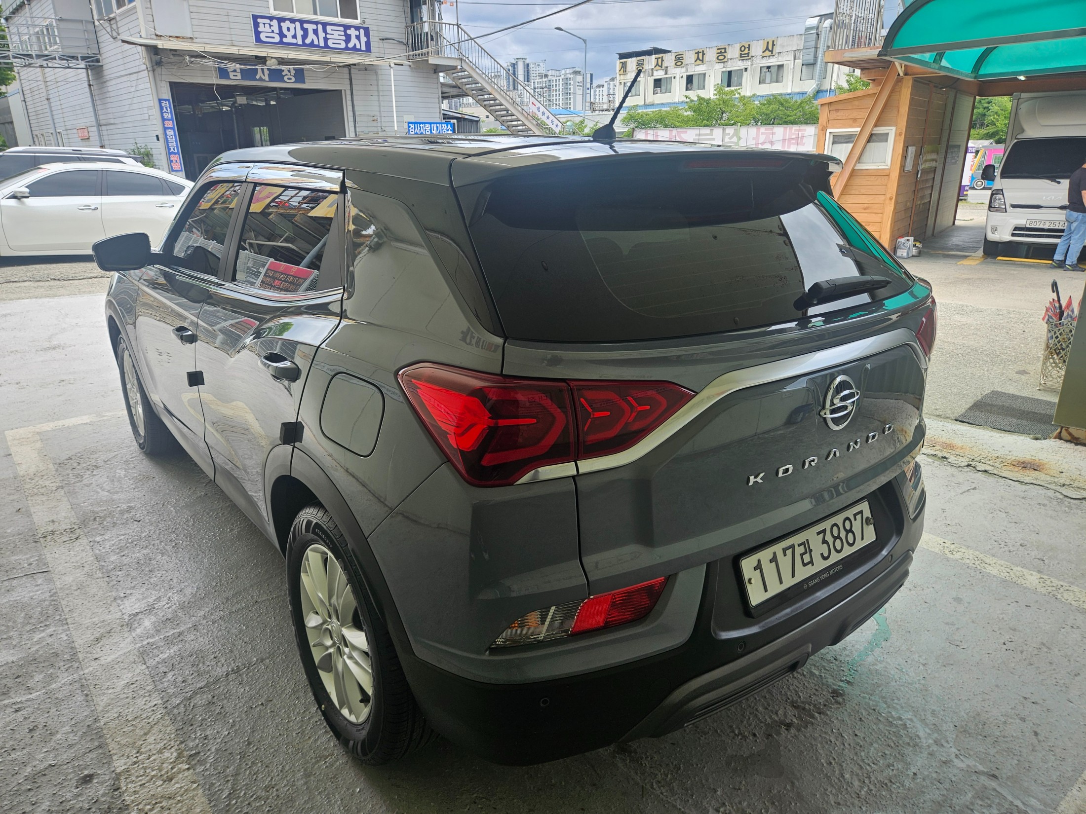 SSANGYONG KORANDO photo 2