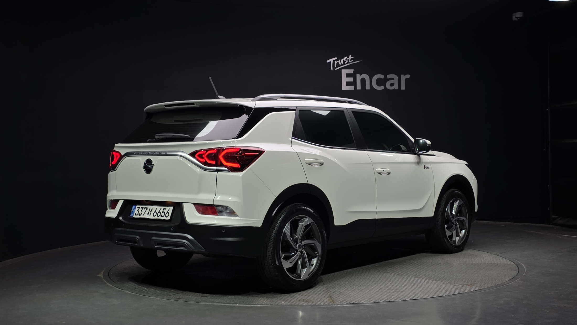 SSANGYONG KORANDO photo 2