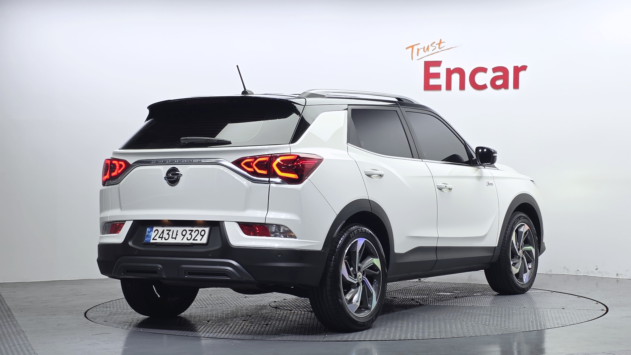 SSANGYONG KORANDO photo 2