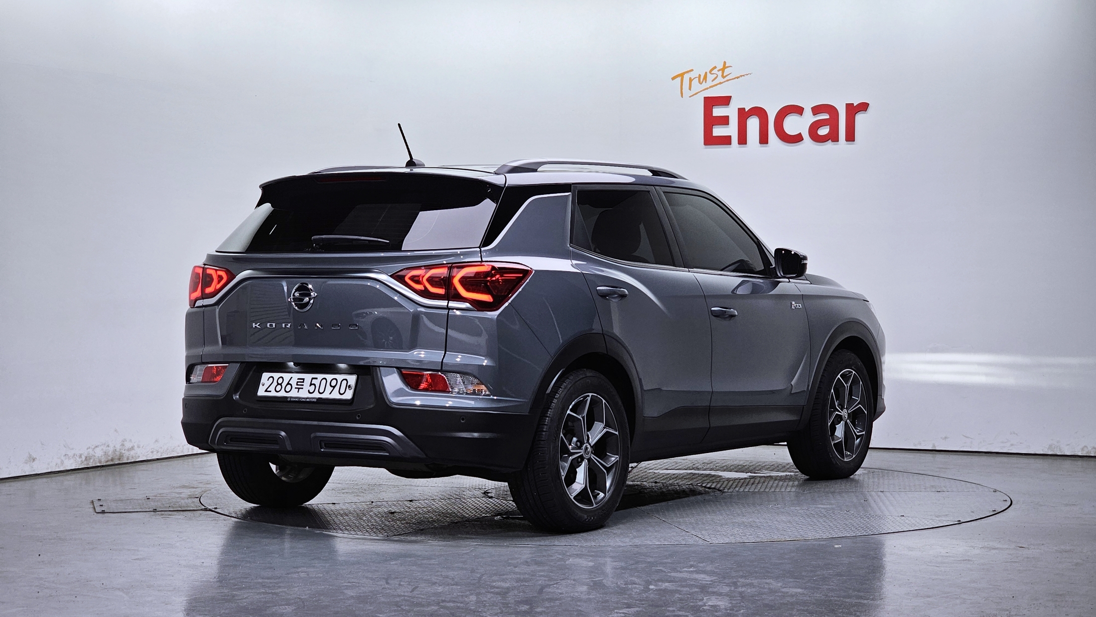 SSANGYONG KORANDO photo 2