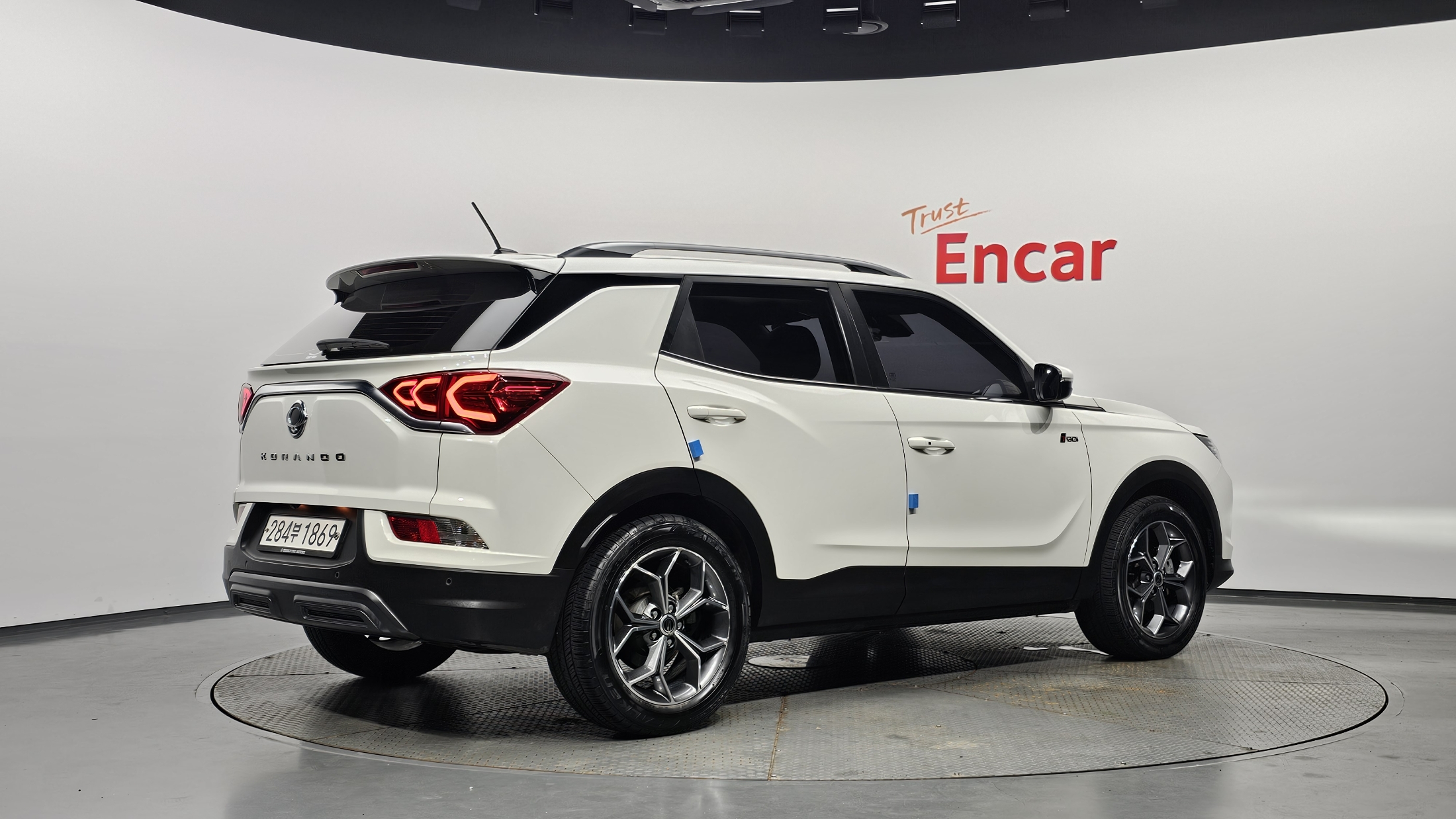 SSANGYONG KORANDO photo 2