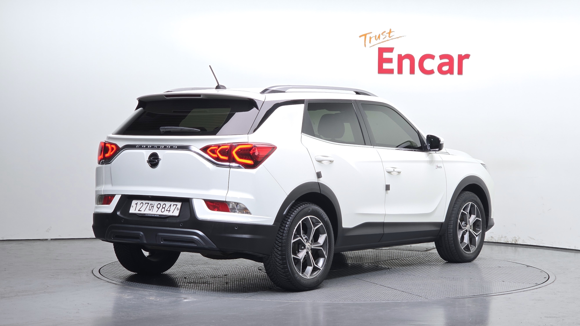 SSANGYONG KORANDO photo 2