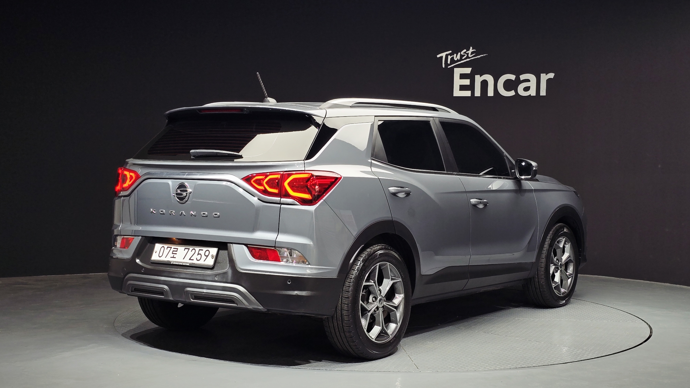 SSANGYONG KORANDO photo 2