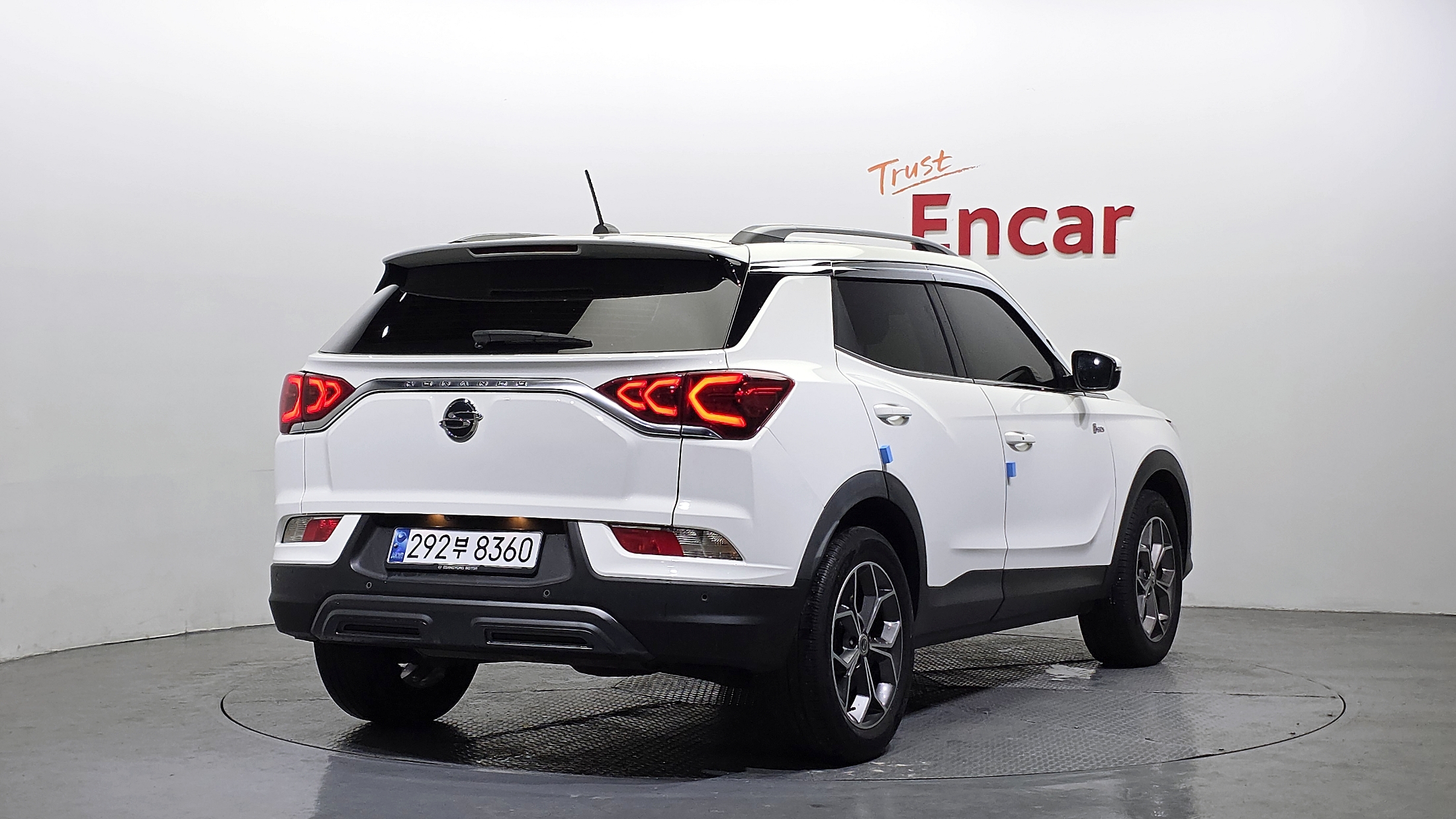 SSANGYONG KORANDO photo 2