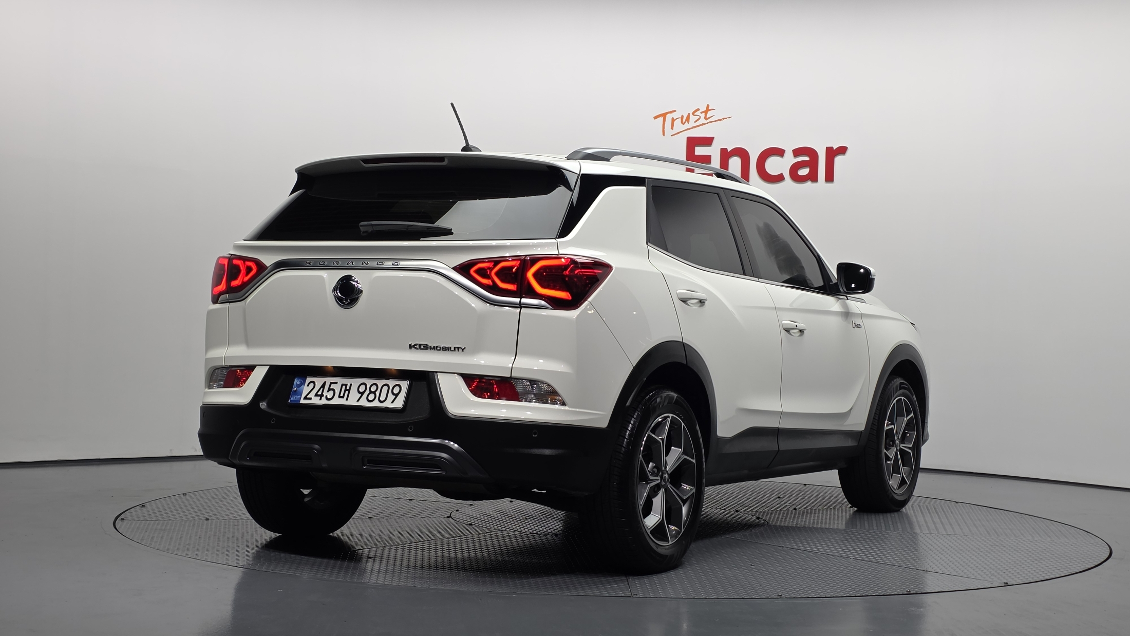 SSANGYONG KORANDO photo 2