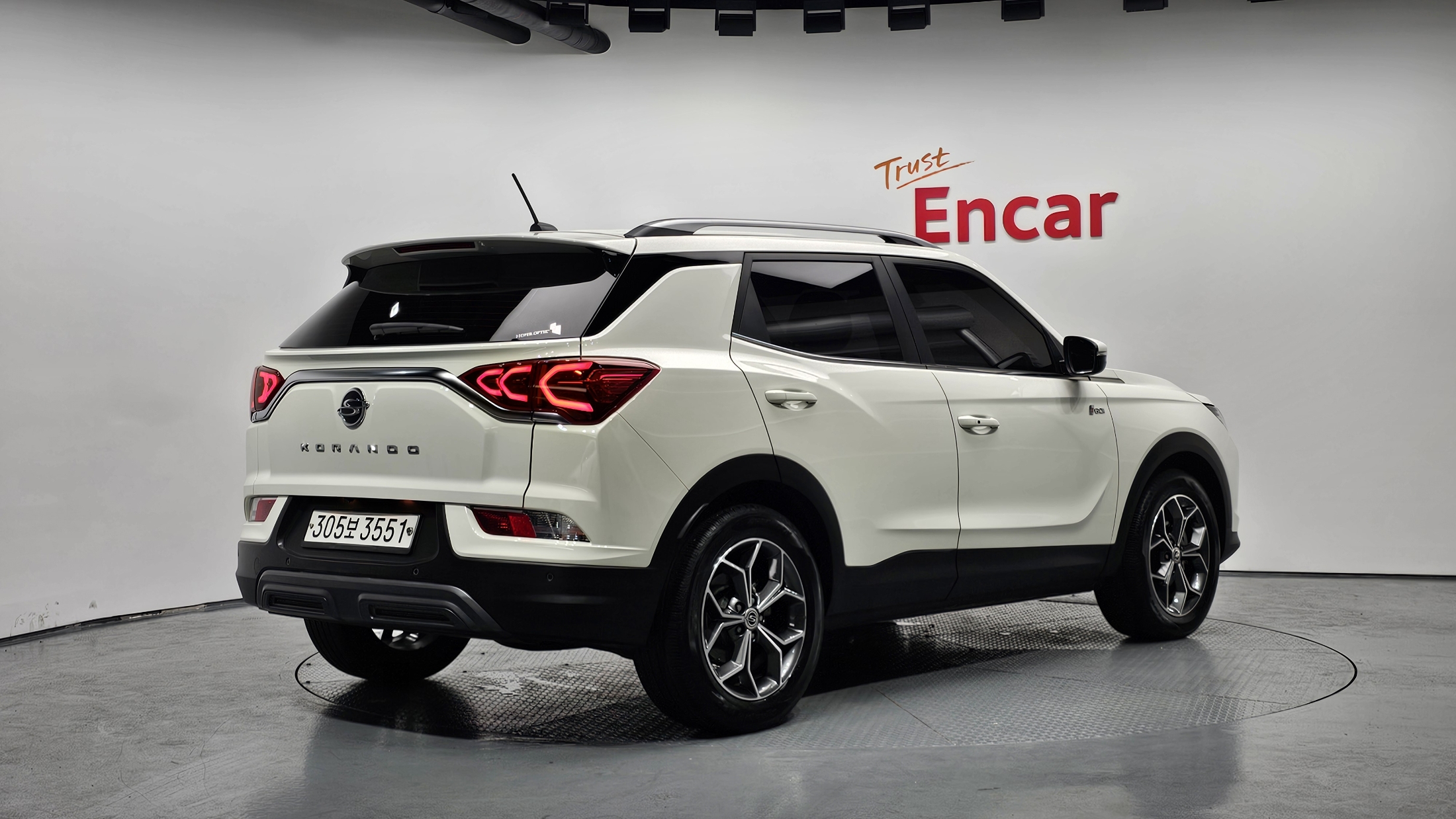 SSANGYONG KORANDO photo 2