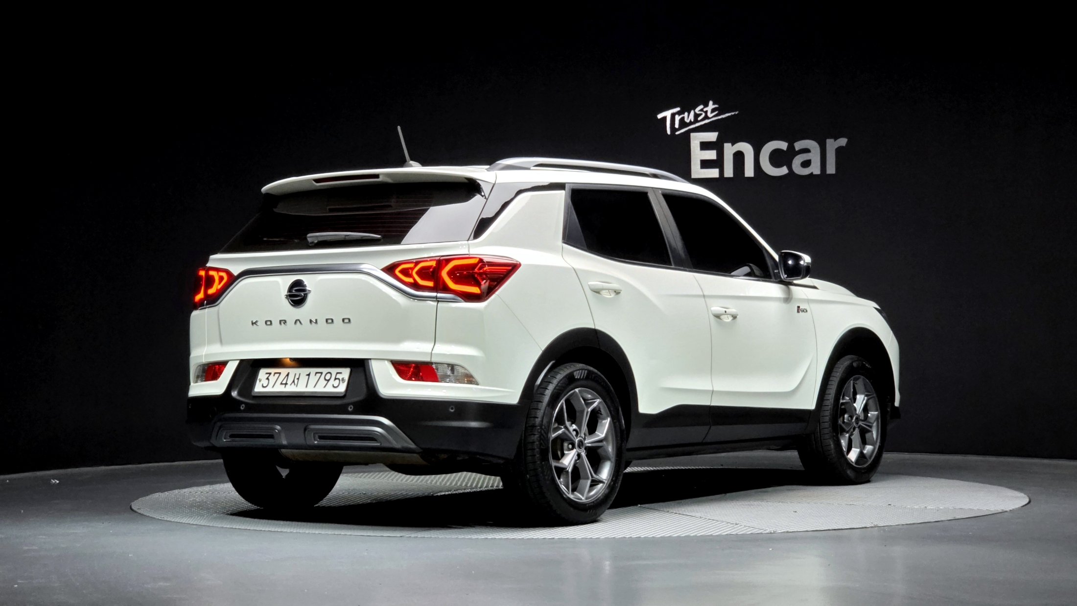 SSANGYONG KORANDO photo 2