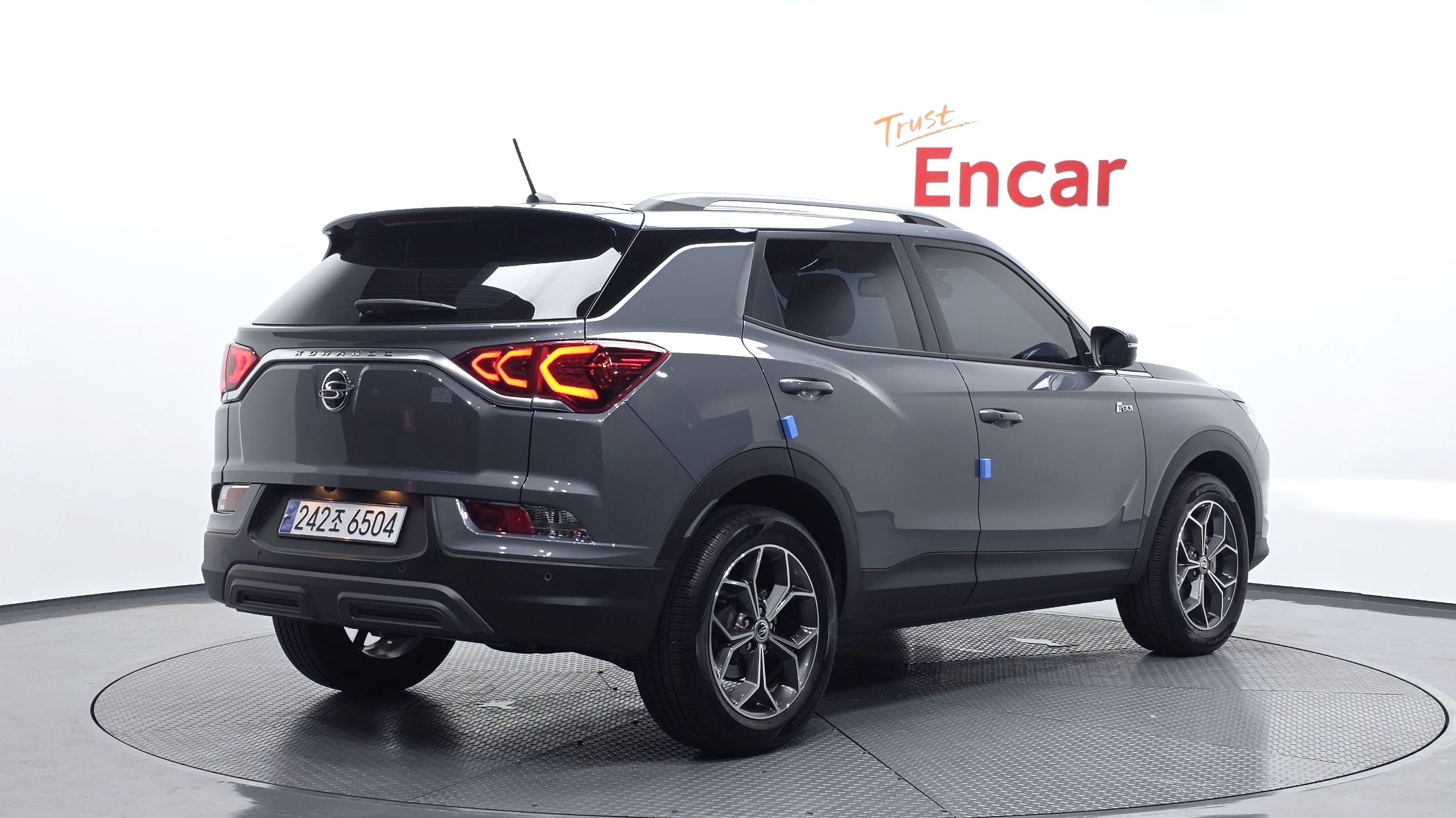 SSANGYONG KORANDO photo 2
