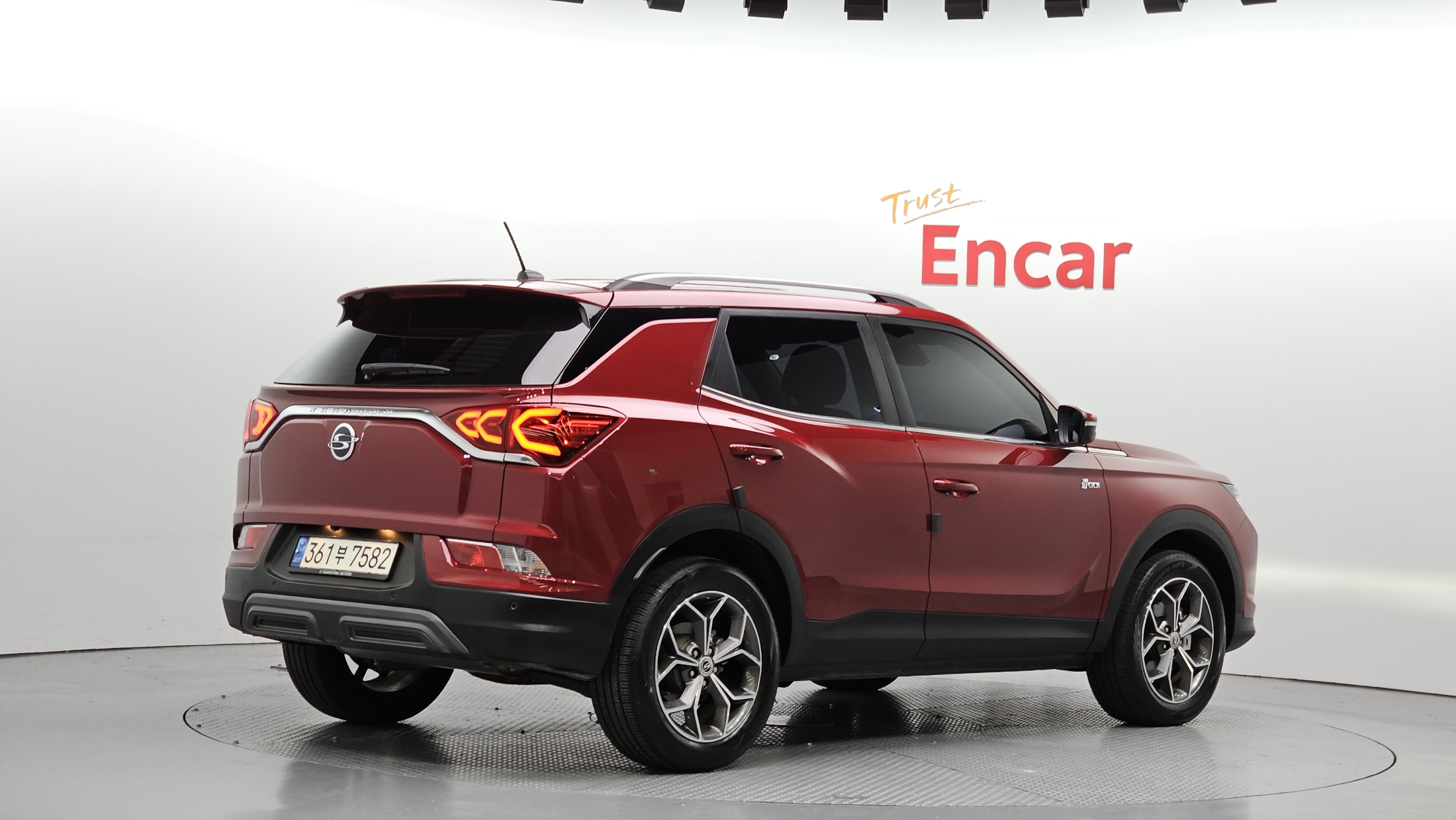 SSANGYONG KORANDO photo 2