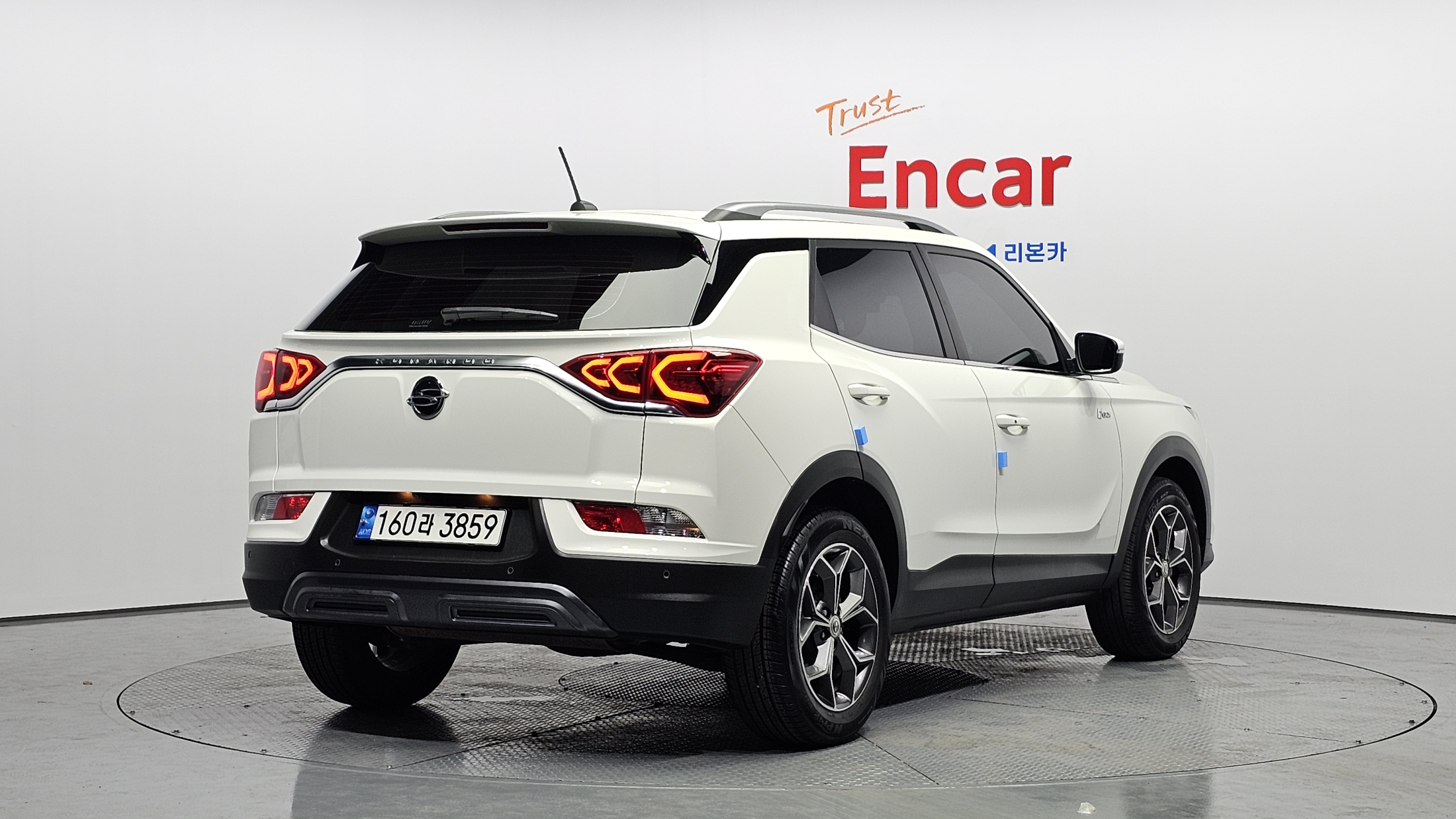 SSANGYONG KORANDO photo 2