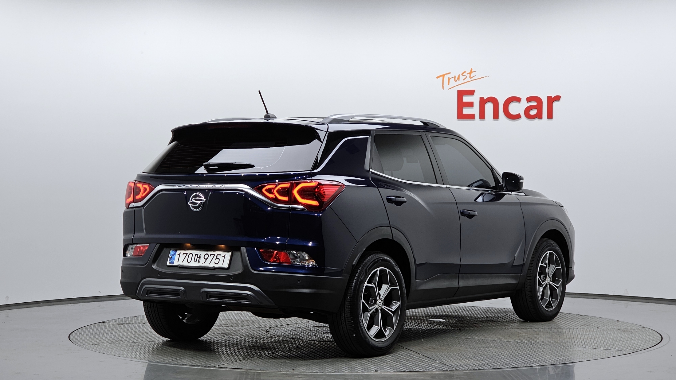 SSANGYONG KORANDO photo 2