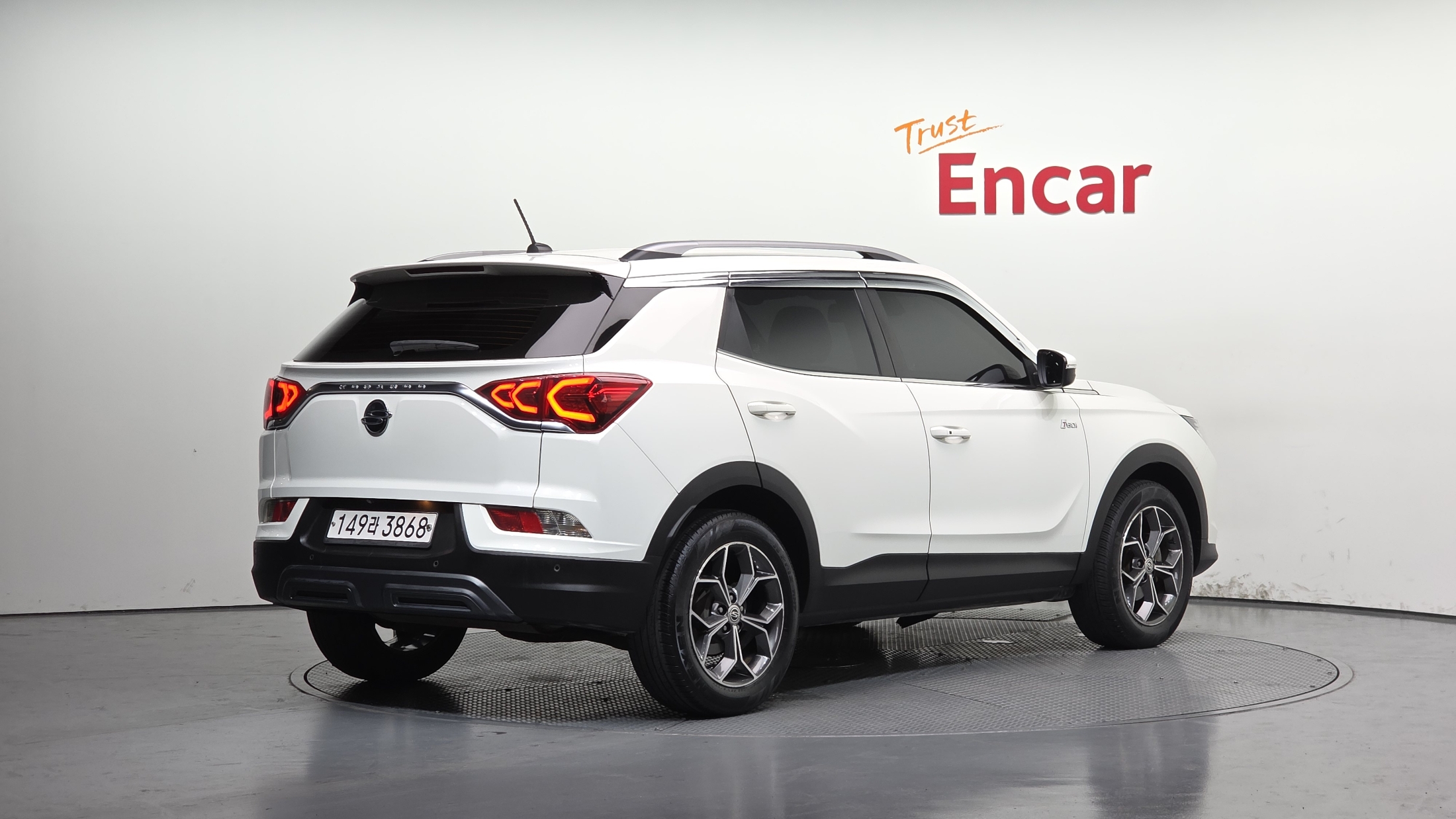 SSANGYONG KORANDO photo 2
