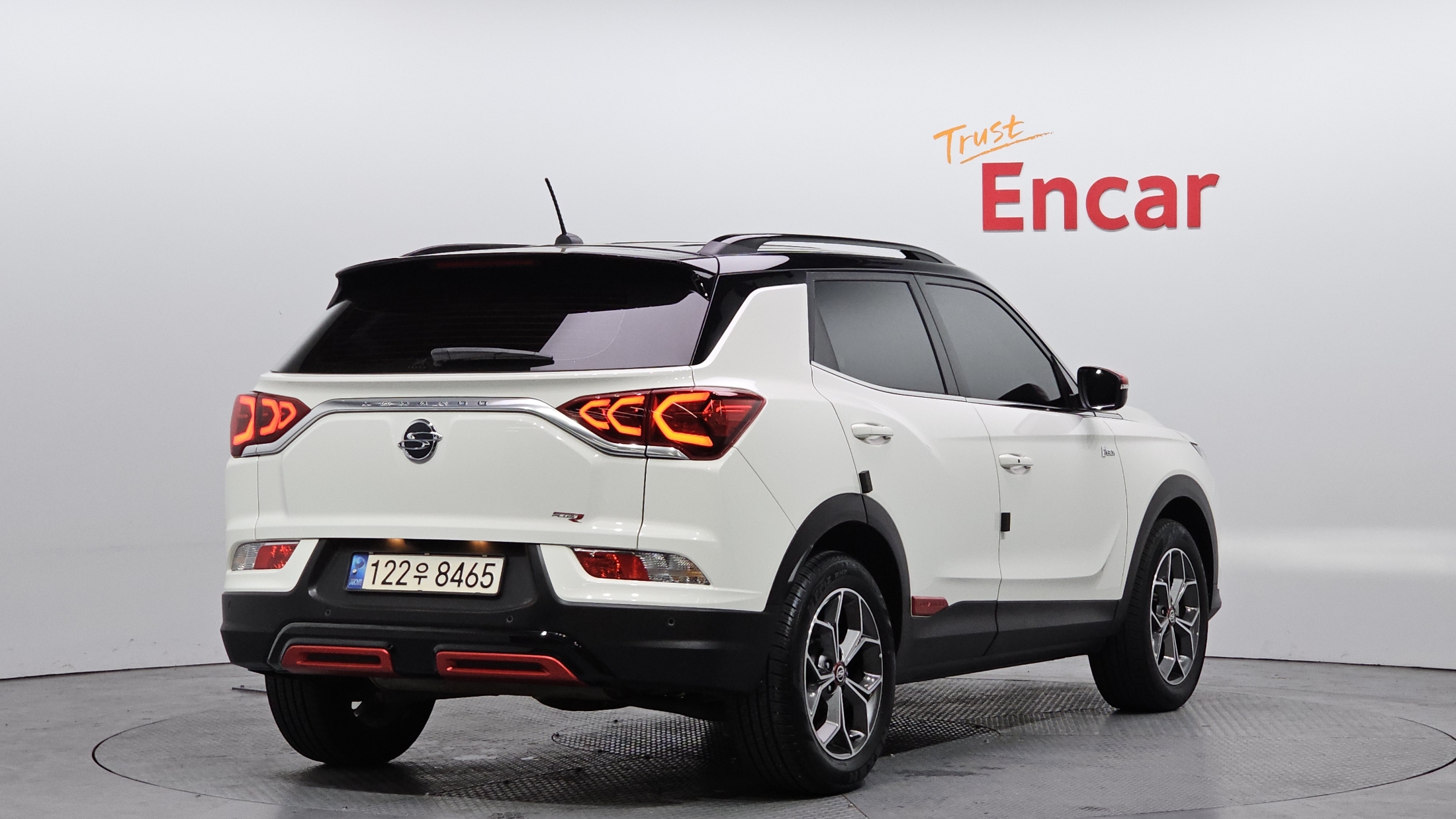 SSANGYONG KORANDO photo 2