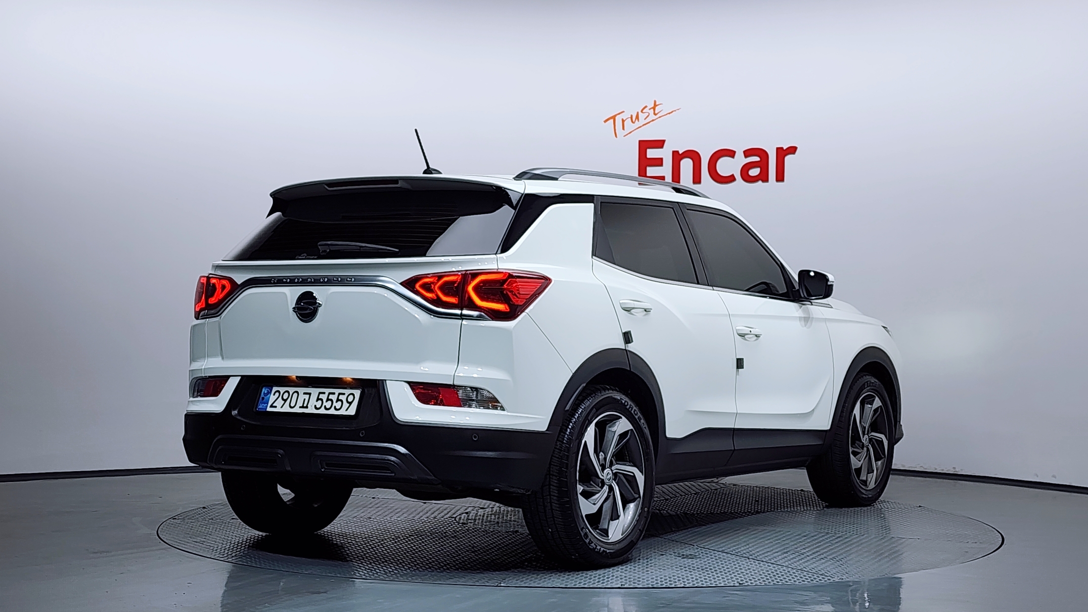SSANGYONG KORANDO photo 2