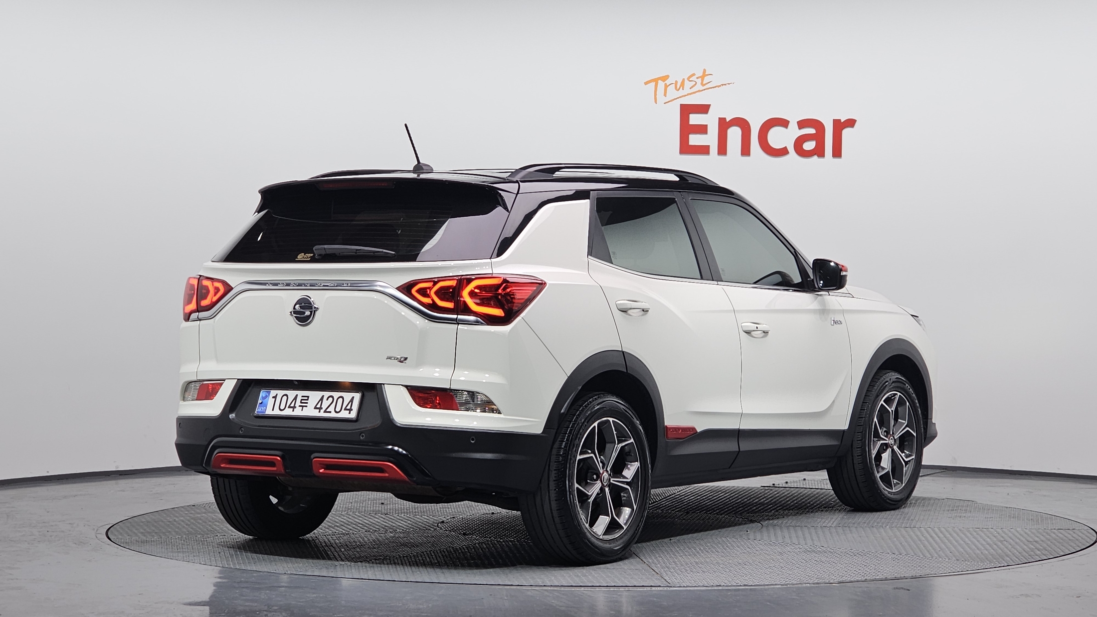 SSANGYONG KORANDO photo 2