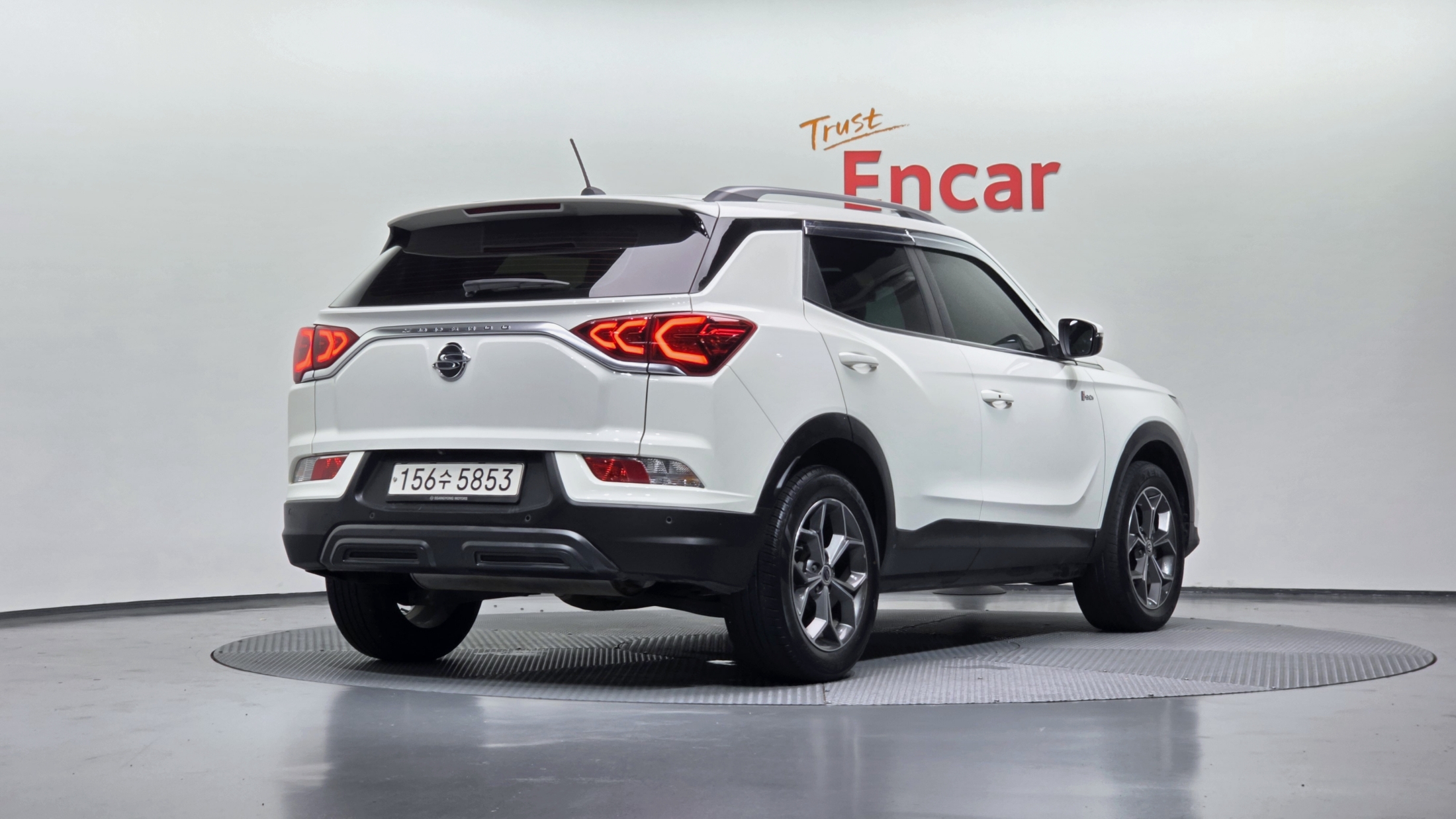 SSANGYONG KORANDO photo 2