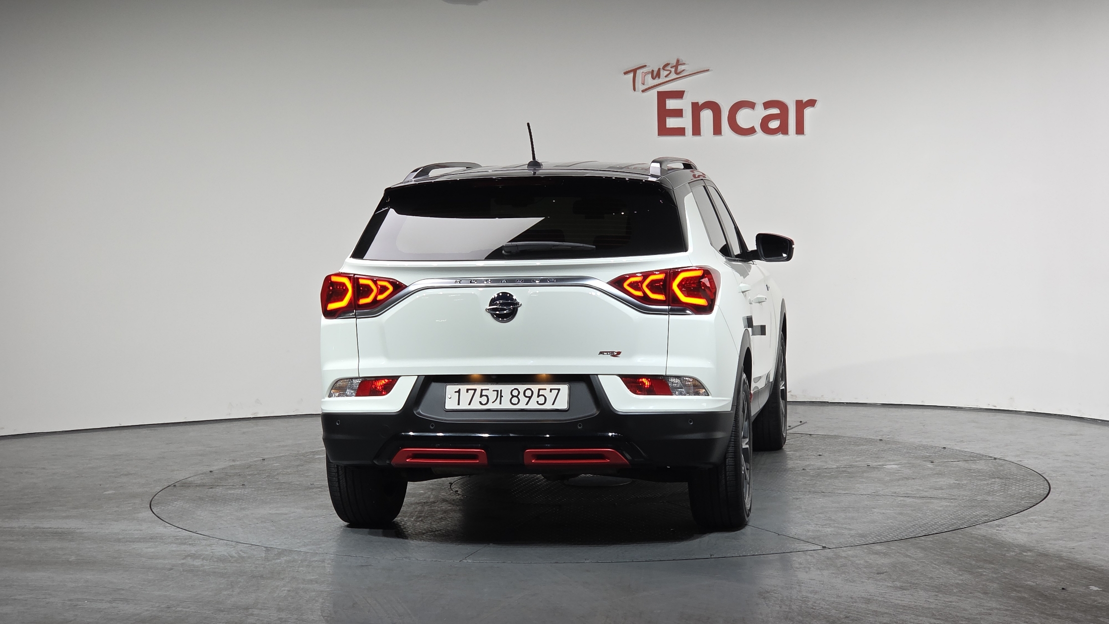 SSANGYONG KORANDO photo 2