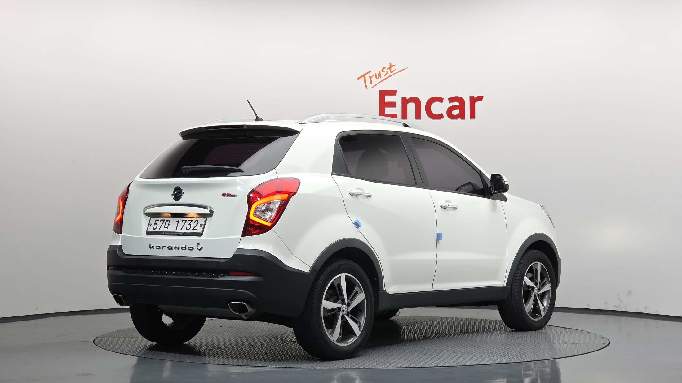 SSANGYONG KORANDO photo 2