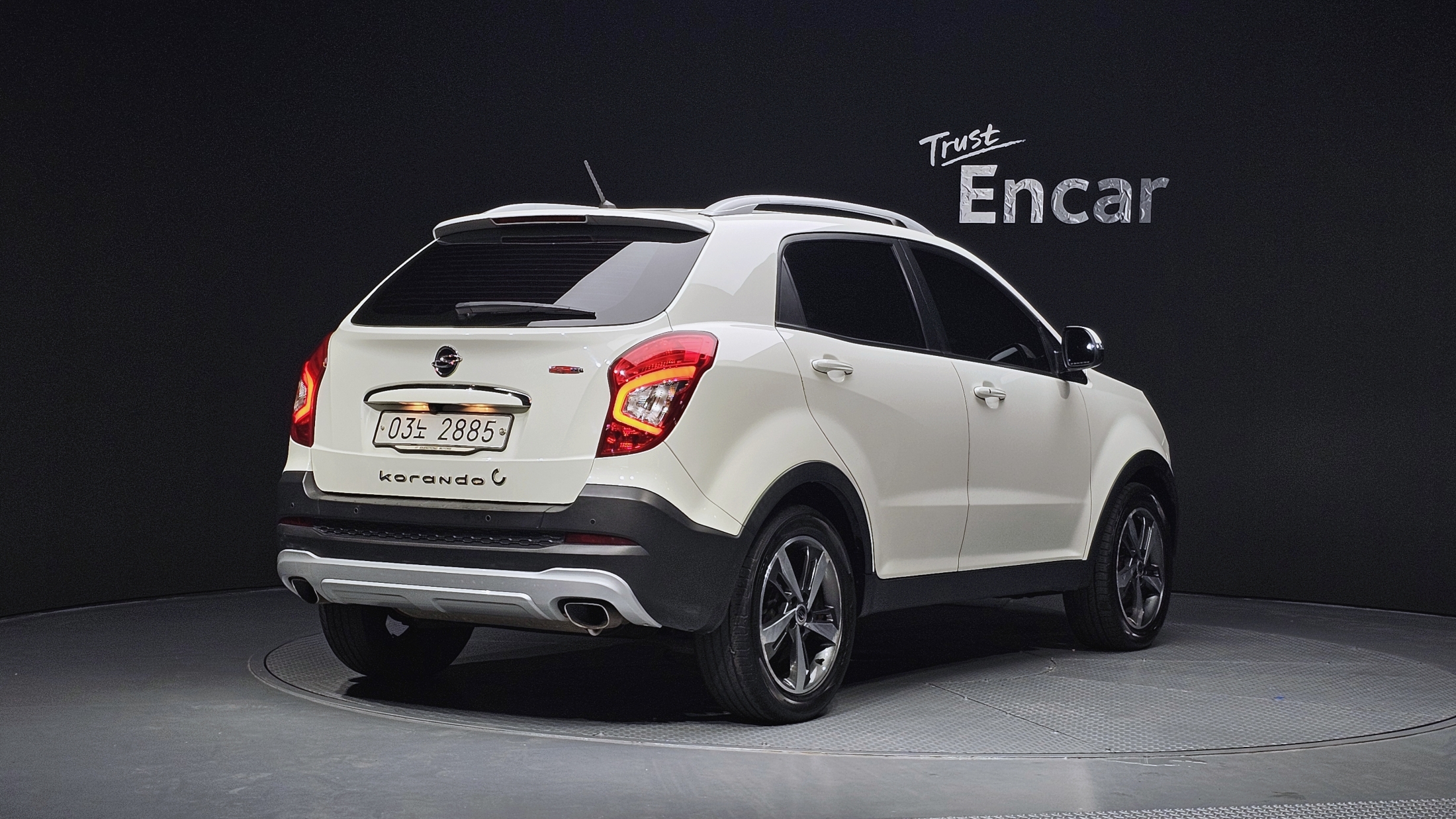 SSANGYONG KORANDO photo 2