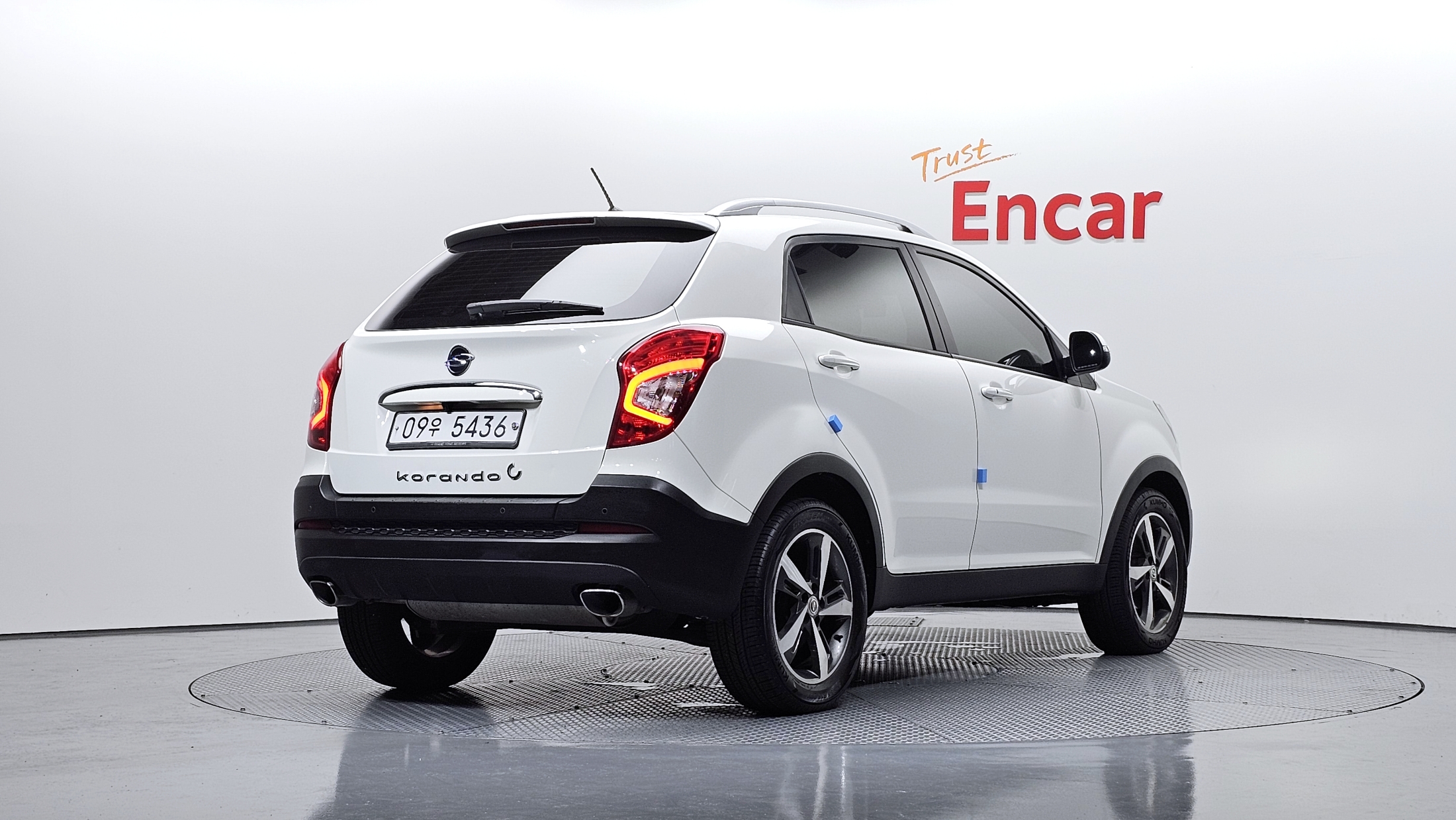 SSANGYONG KORANDO photo 2