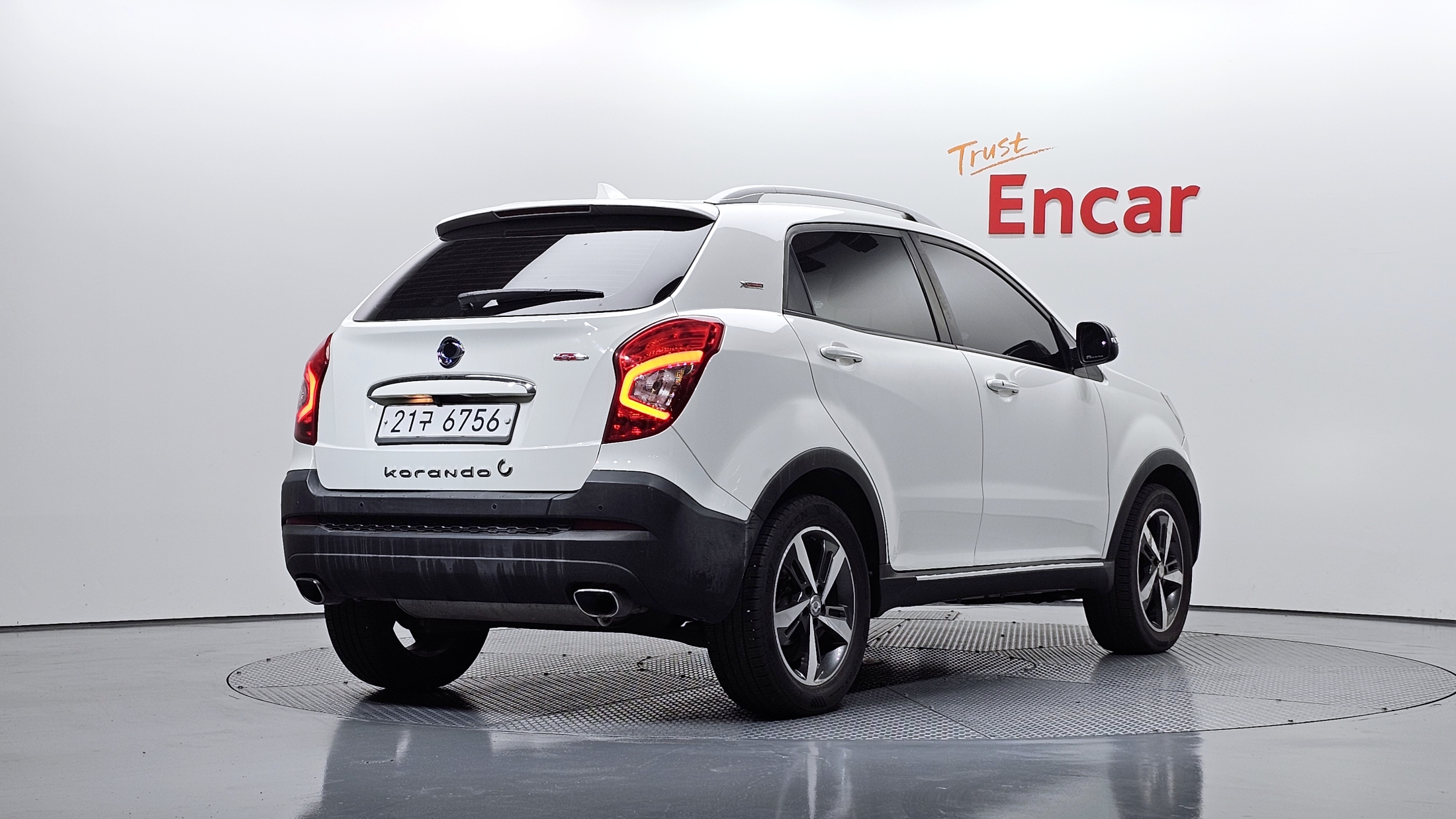 SSANGYONG KORANDO photo 2