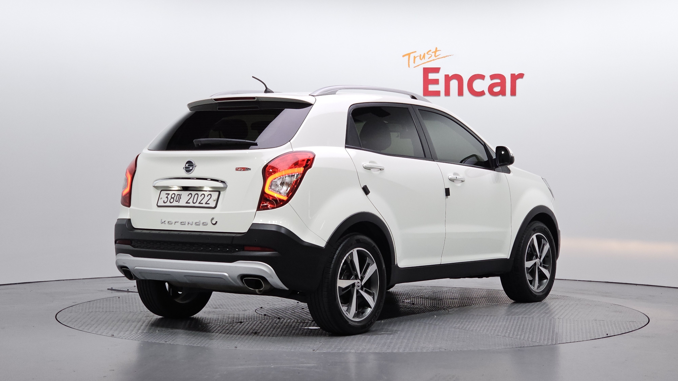 SSANGYONG KORANDO photo 2