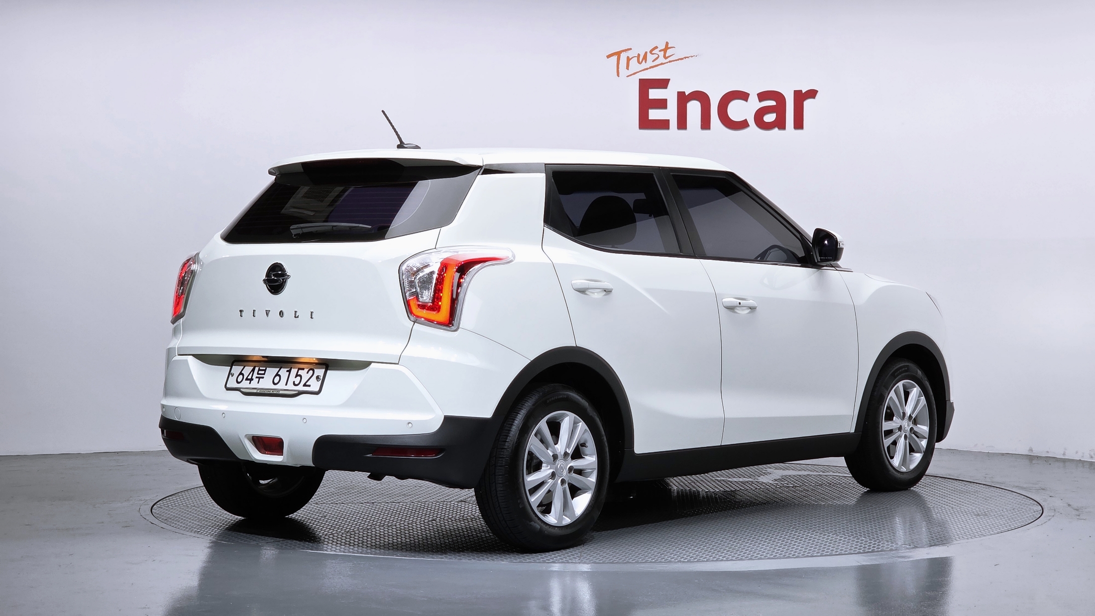 SSANGYONG TIVOLI photo 2