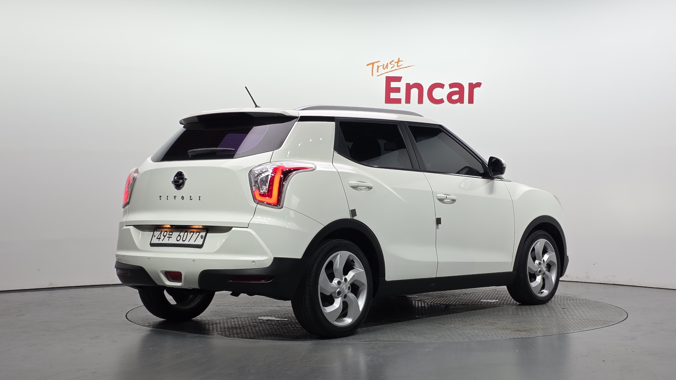SSANGYONG TIVOLI photo 2