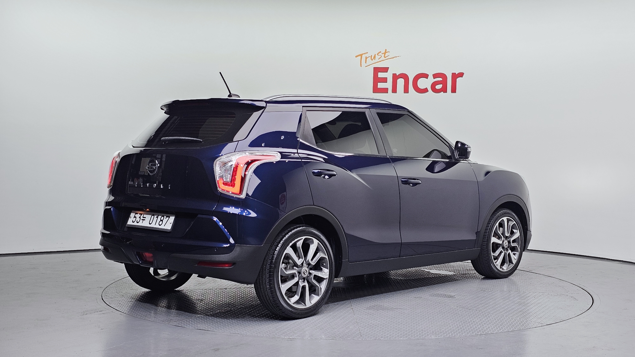 SSANGYONG TIVOLI photo 2