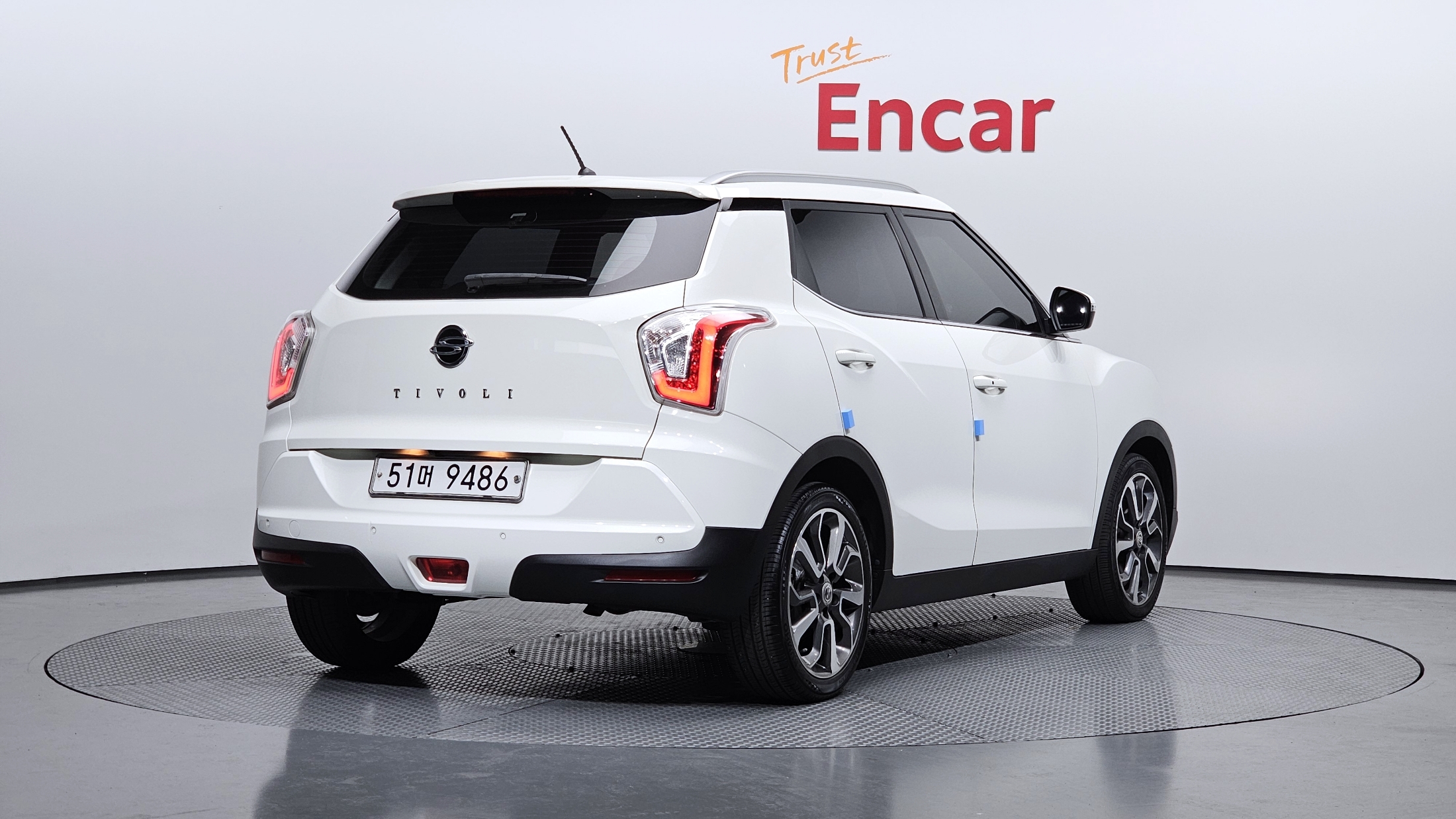 SSANGYONG TIVOLI photo 2