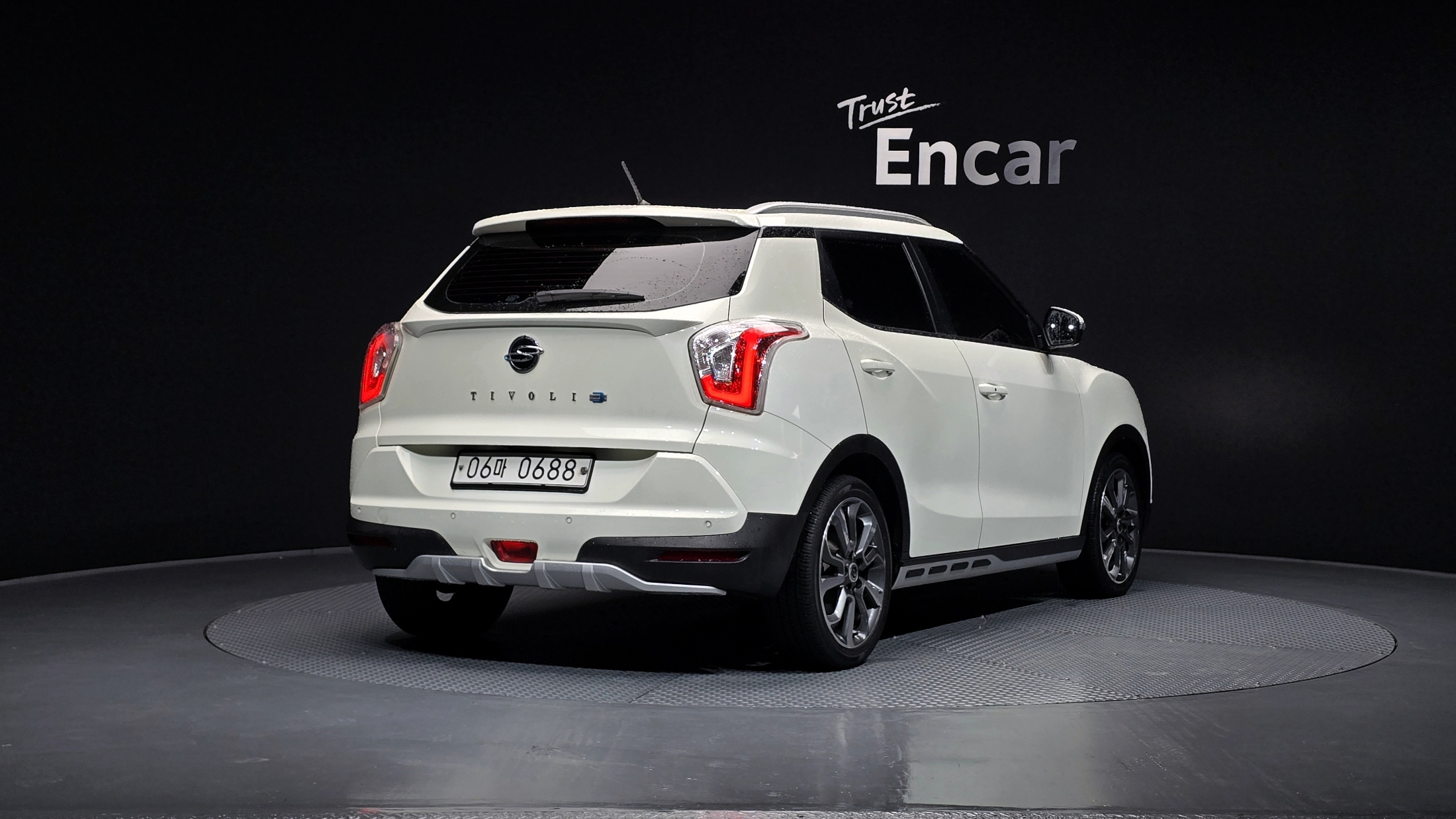 SSANGYONG TIVOLI photo 2