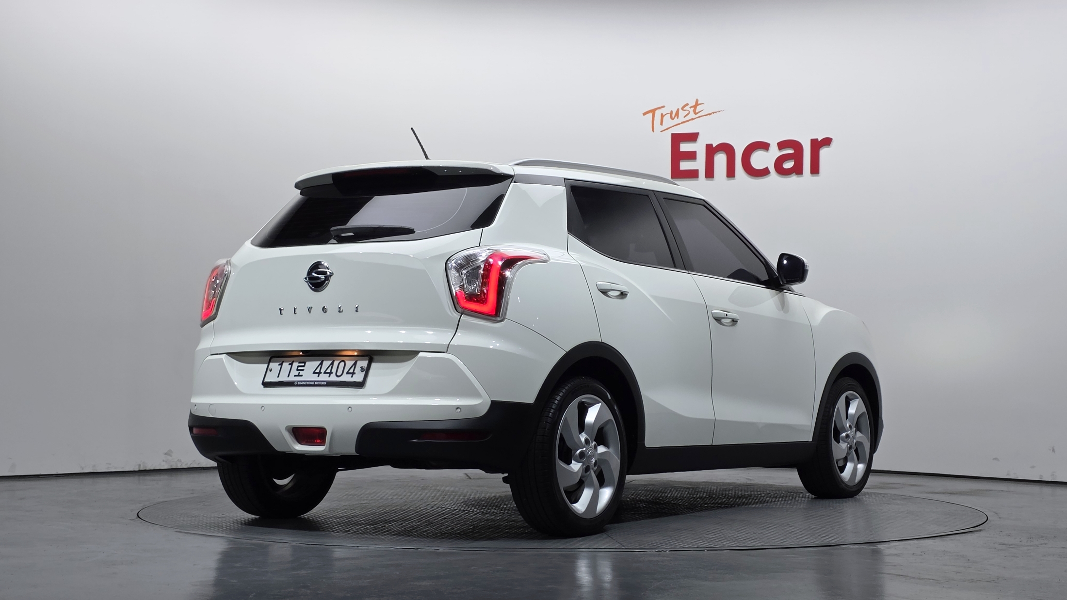 SSANGYONG TIVOLI photo 2