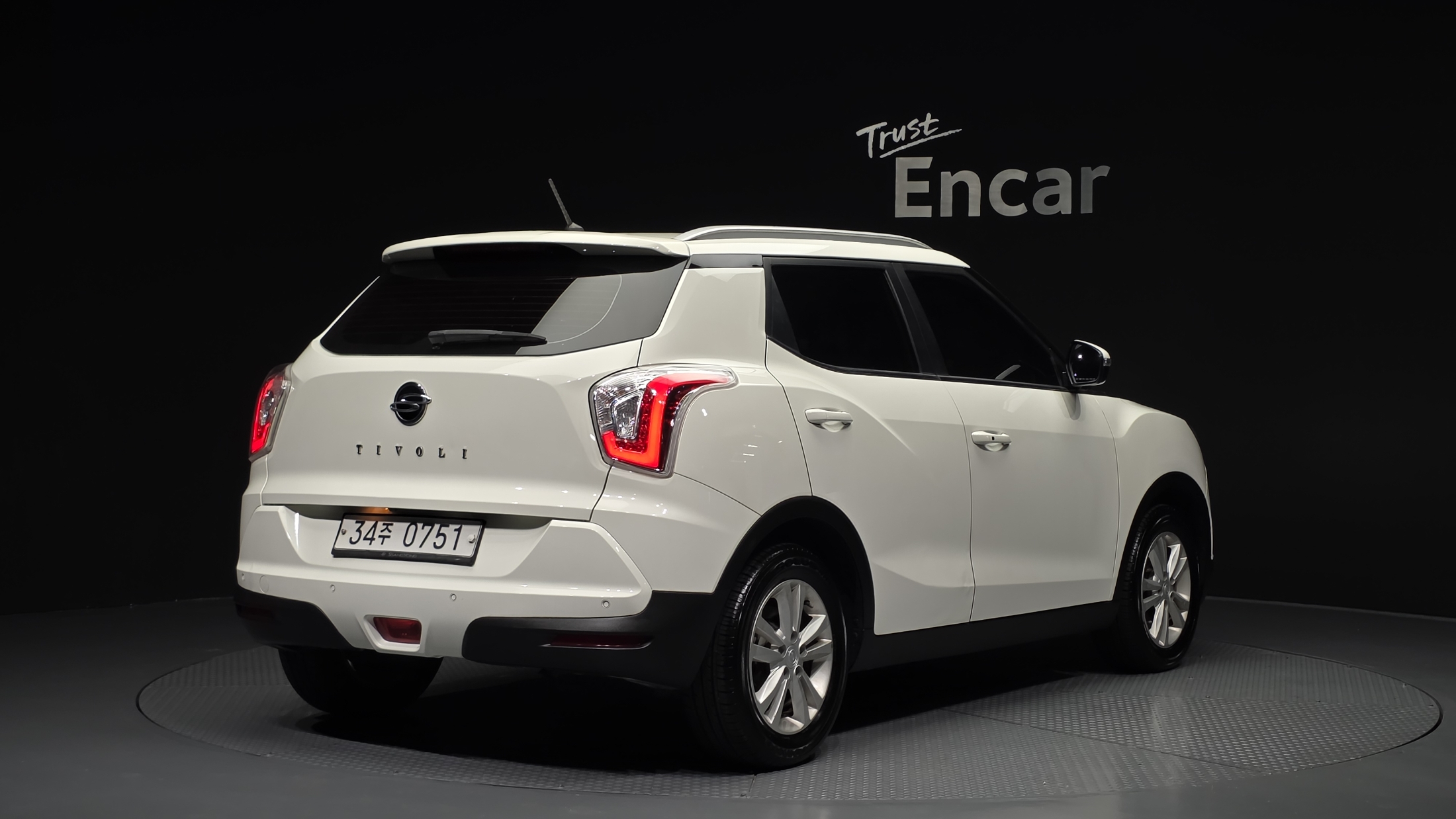 SSANGYONG TIVOLI photo 2