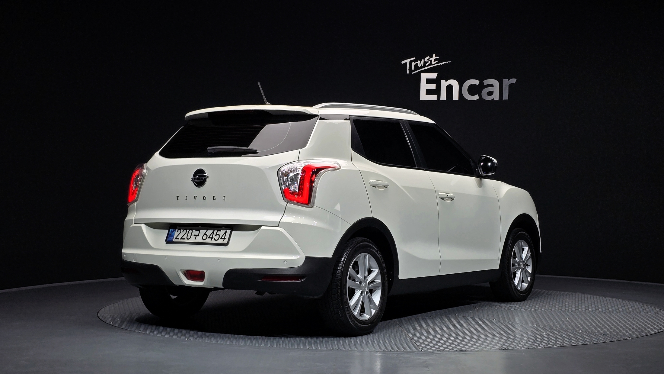 SSANGYONG TIVOLI photo 2